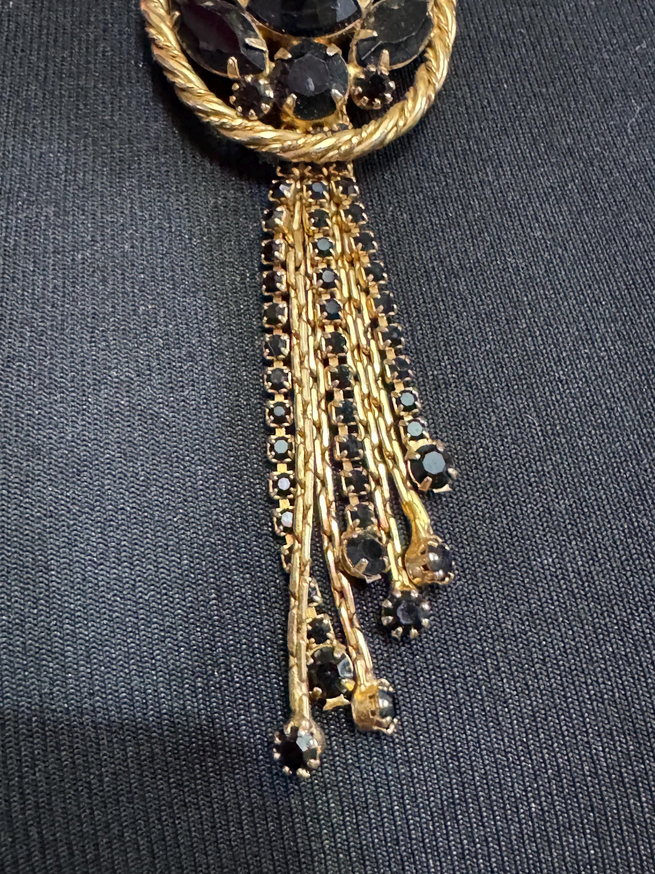 Alice caviness black rhinestone pendant necklace, unsigned gold tone serpentine chain