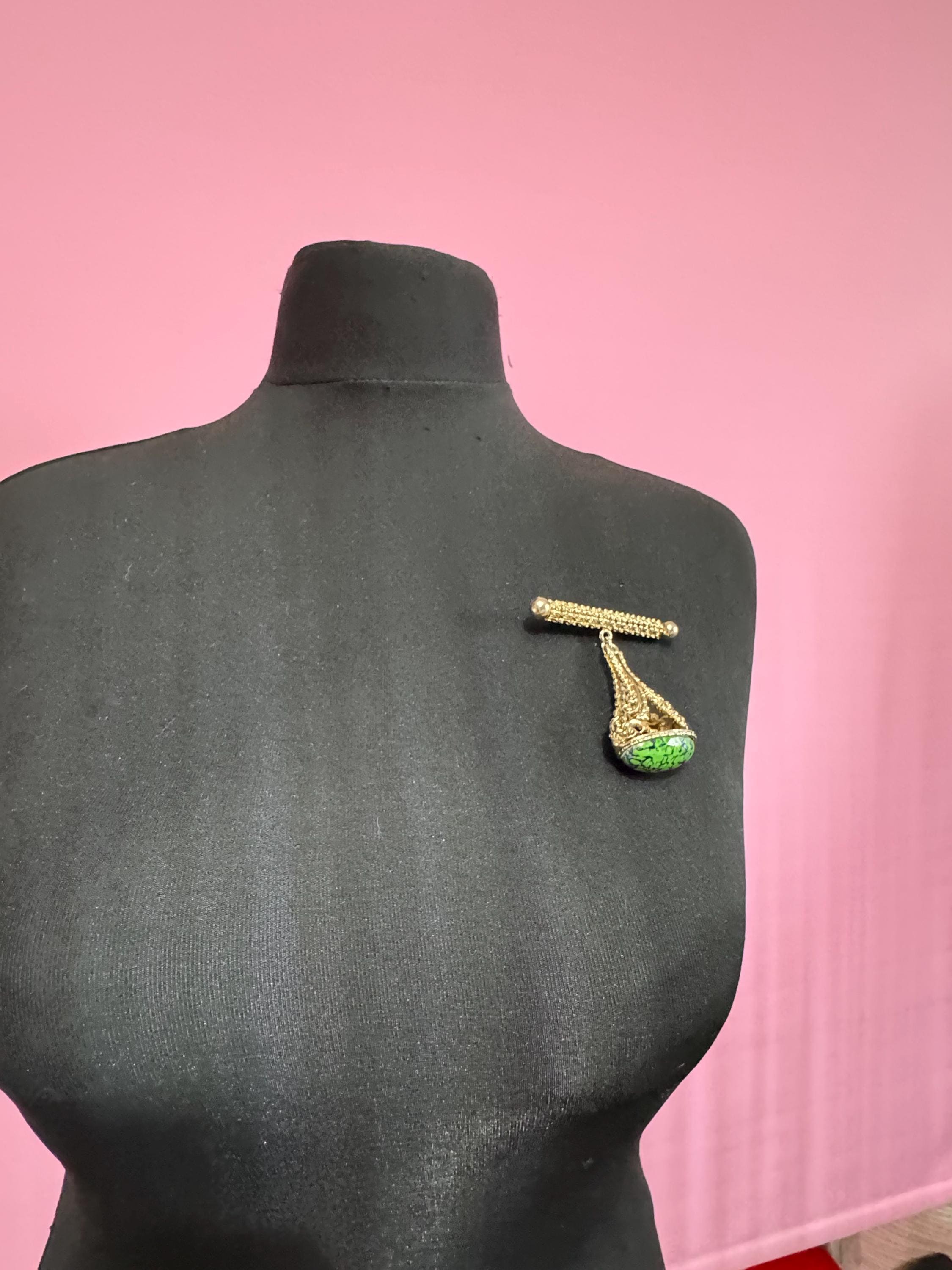 Victoriana style green pendant dropper brooch, cabochon set ornate gold tone
