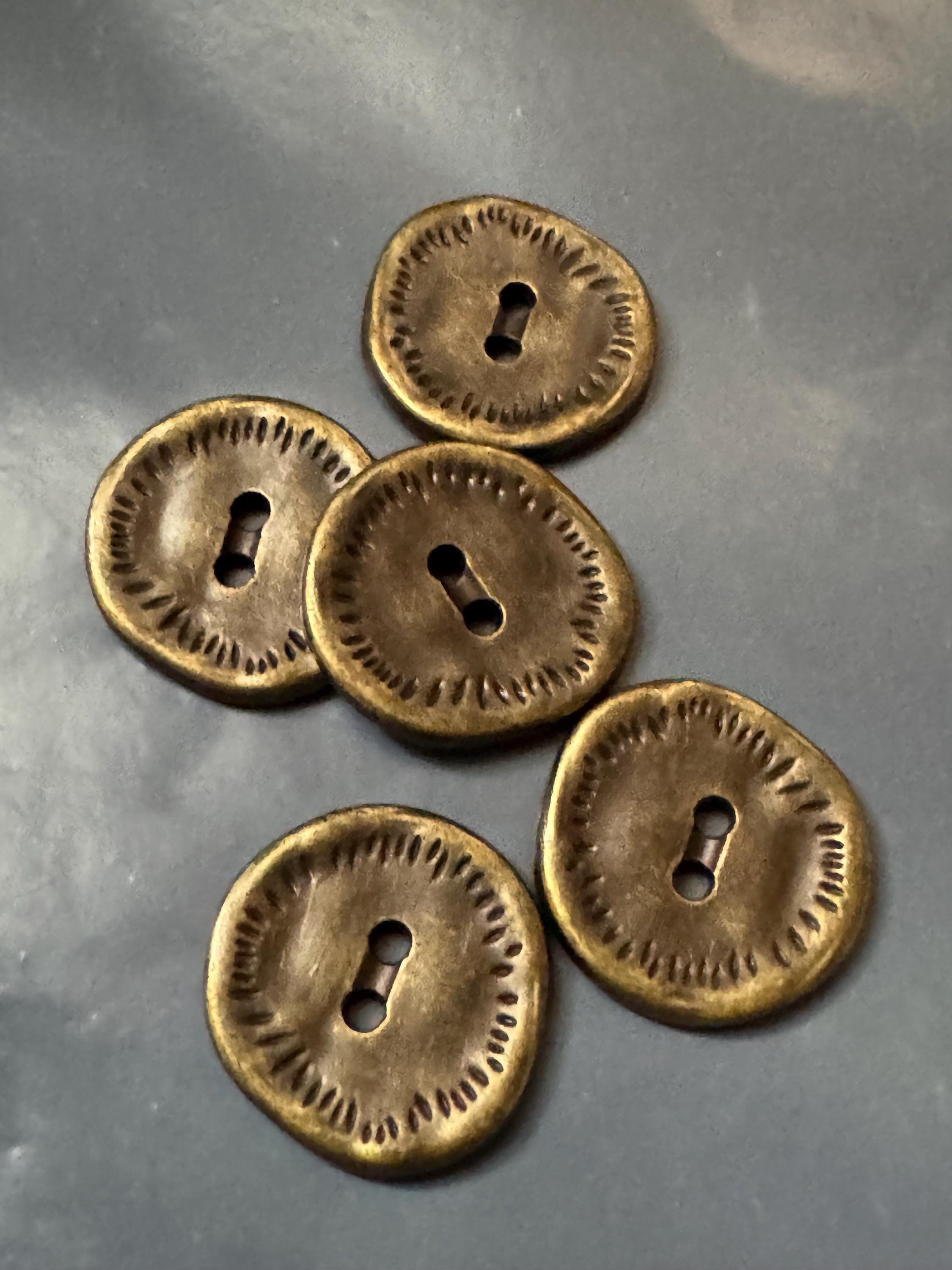 18mm bronze buttons (5pc) , weighty dark gold metal buttons 2 hole, sewing