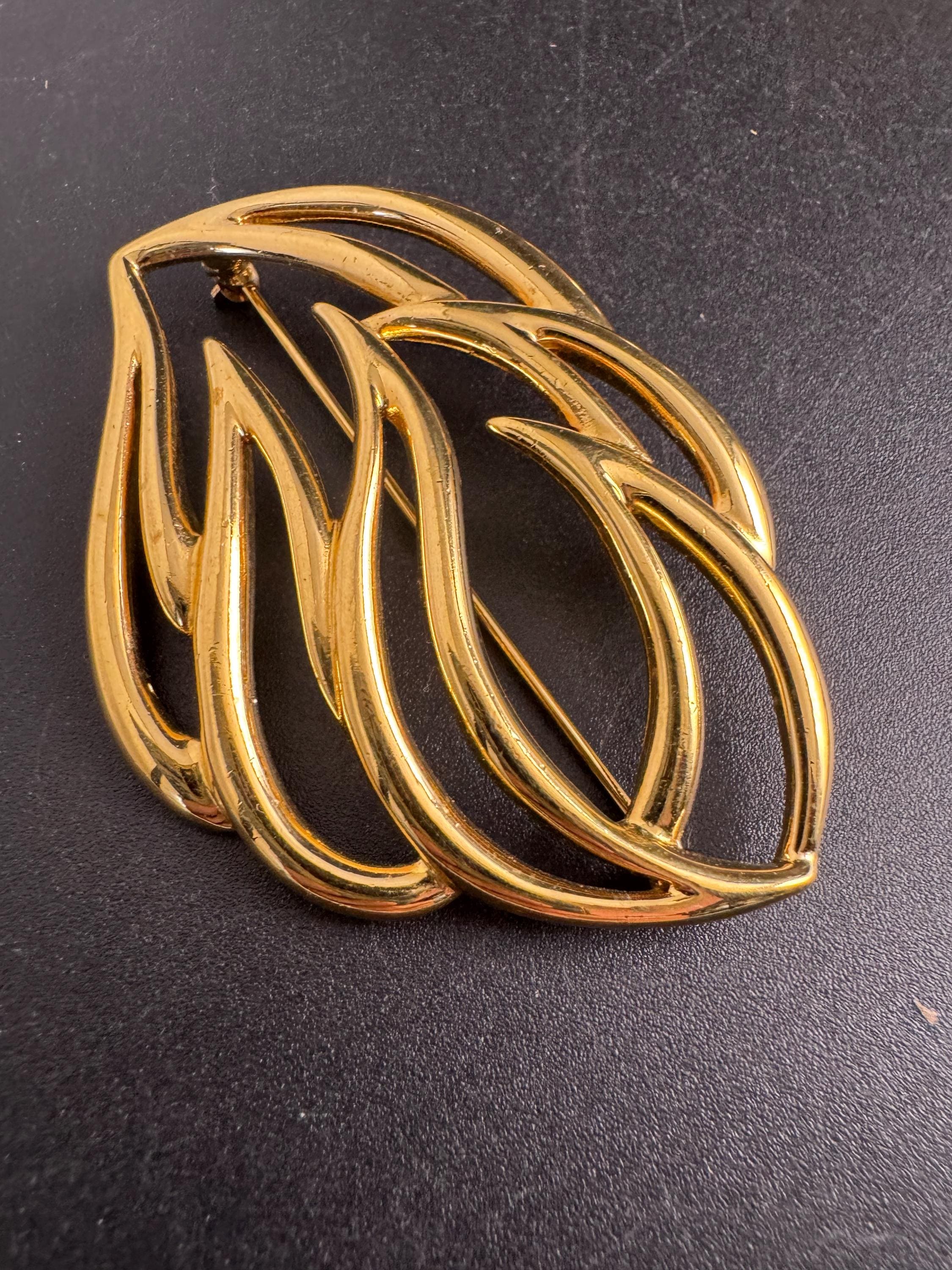 Signed MONET gold leaf brooch,  plated abstract brooch modernist 5.5cm