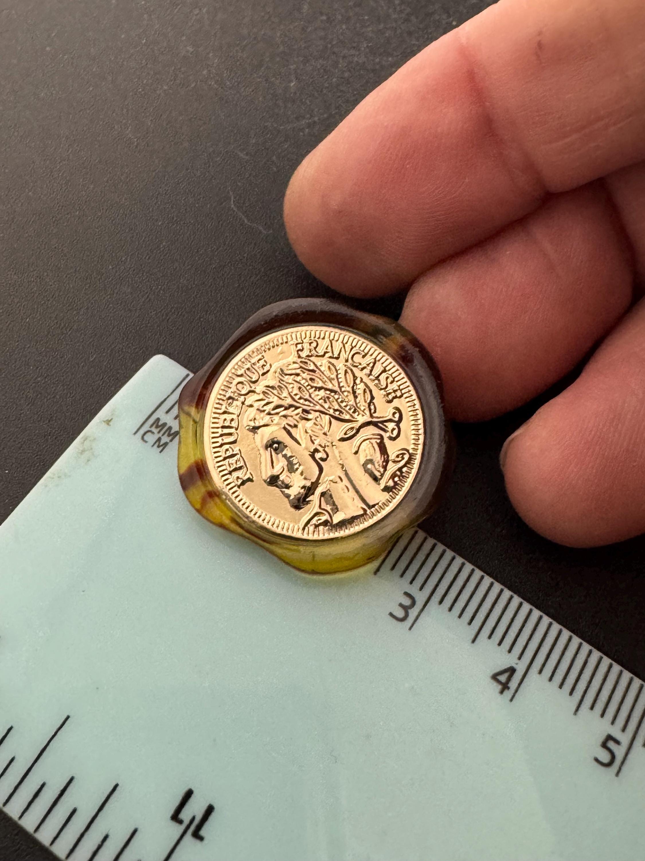 Gold coin buttons tortoiseshell light brown acrylic surround, choose size 25mm or 18mm ( 5pcs)