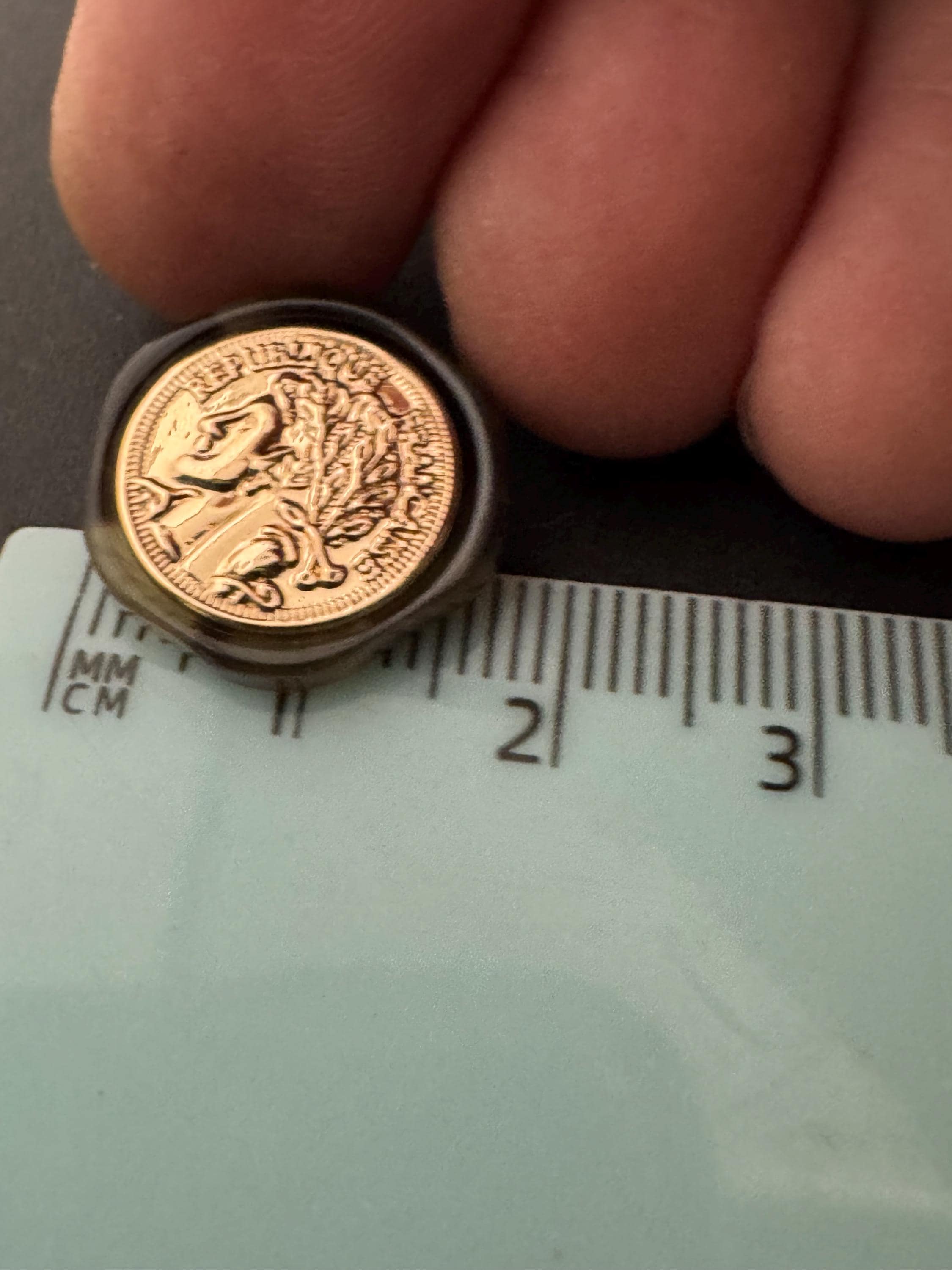 Gold coin buttons tortoiseshell mid brown acrylic surround, choose size 25mm or 18mm ( 5pcs)