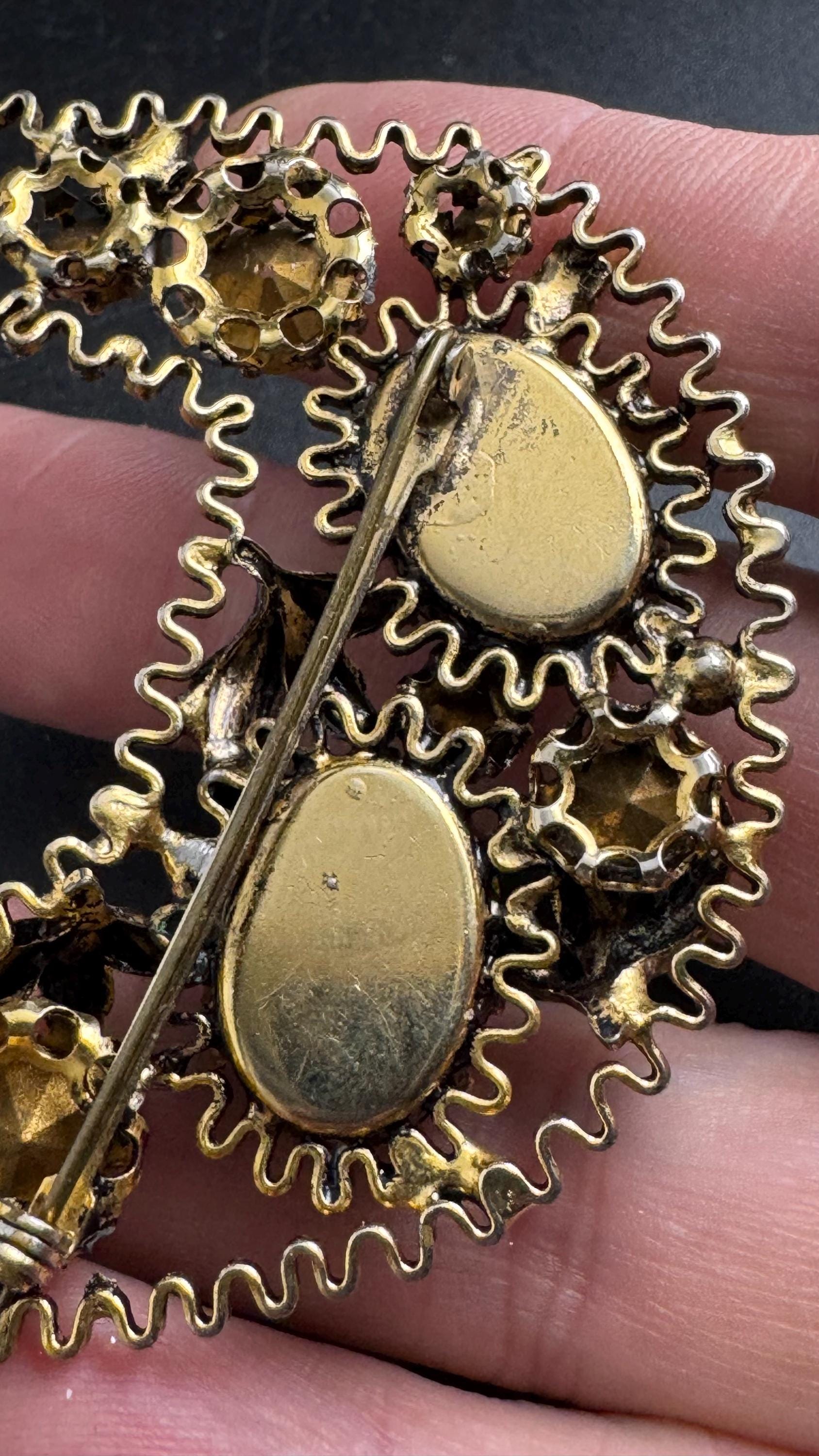 Austrian Crystal rhinestone brooch, oval cabochons unsigned gold tone