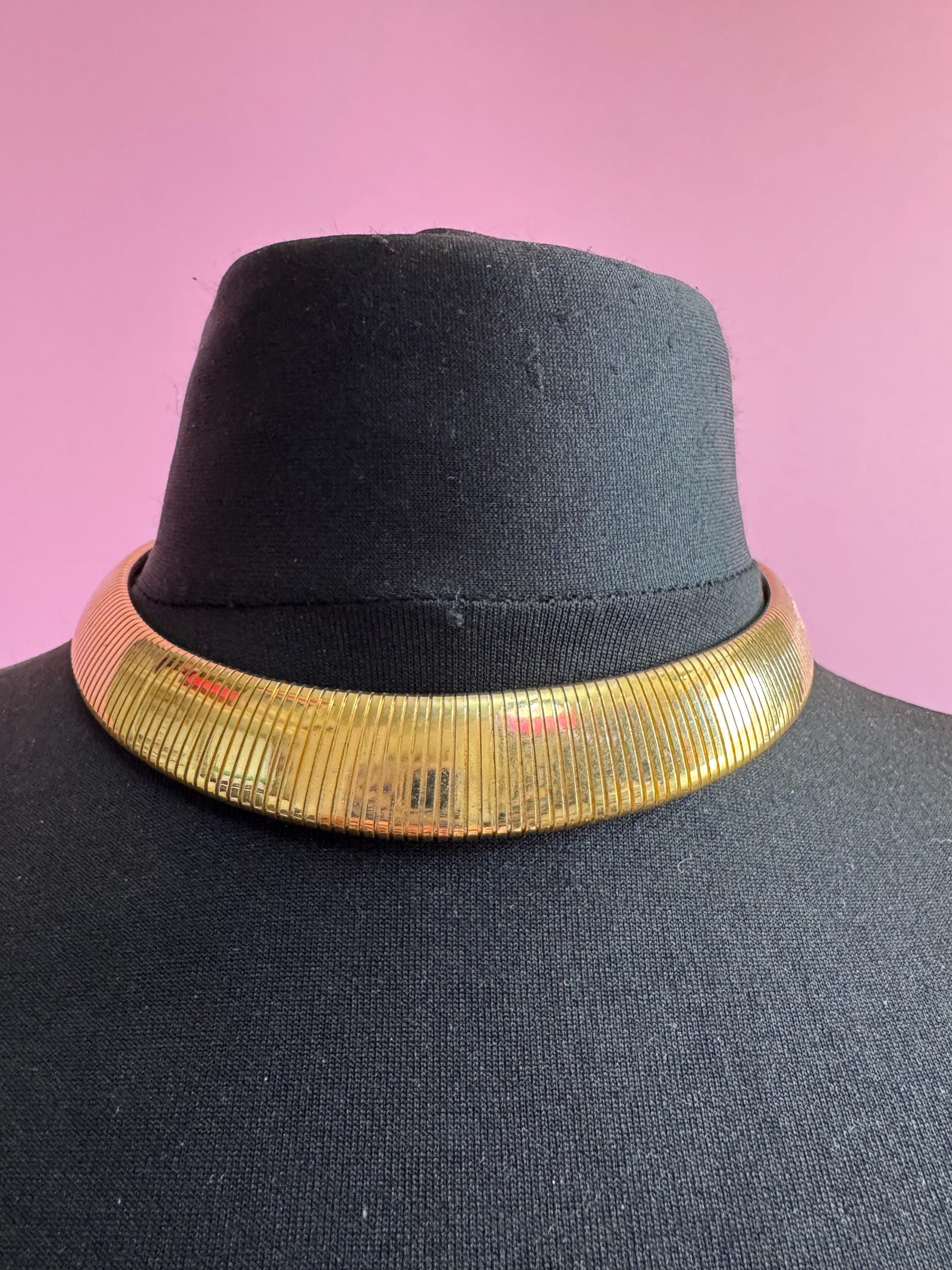 Wide gold omega choker necklace, statement piece 80s vintage