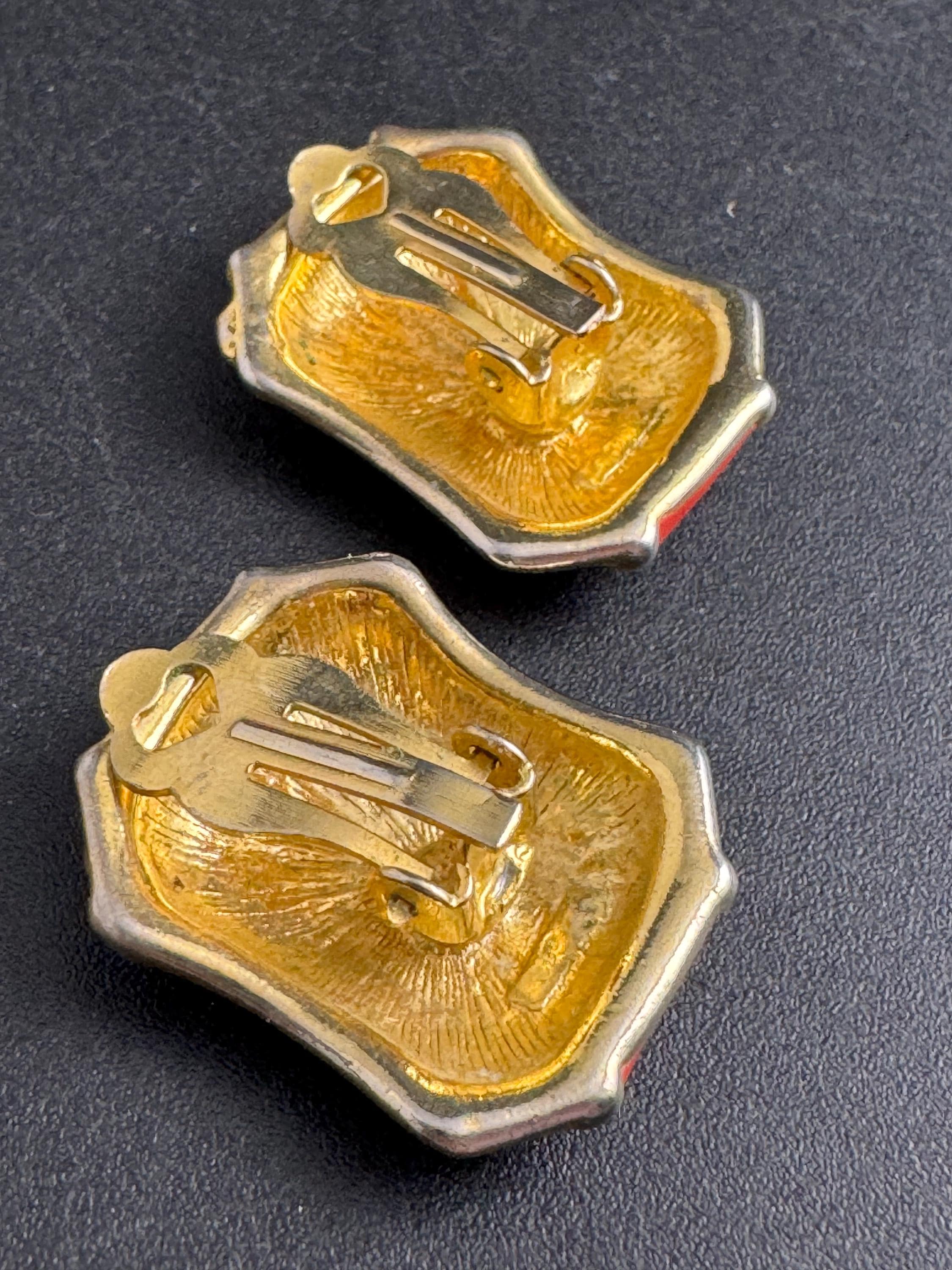 Red black Enamel Clip On Earrings: vintage gold tone