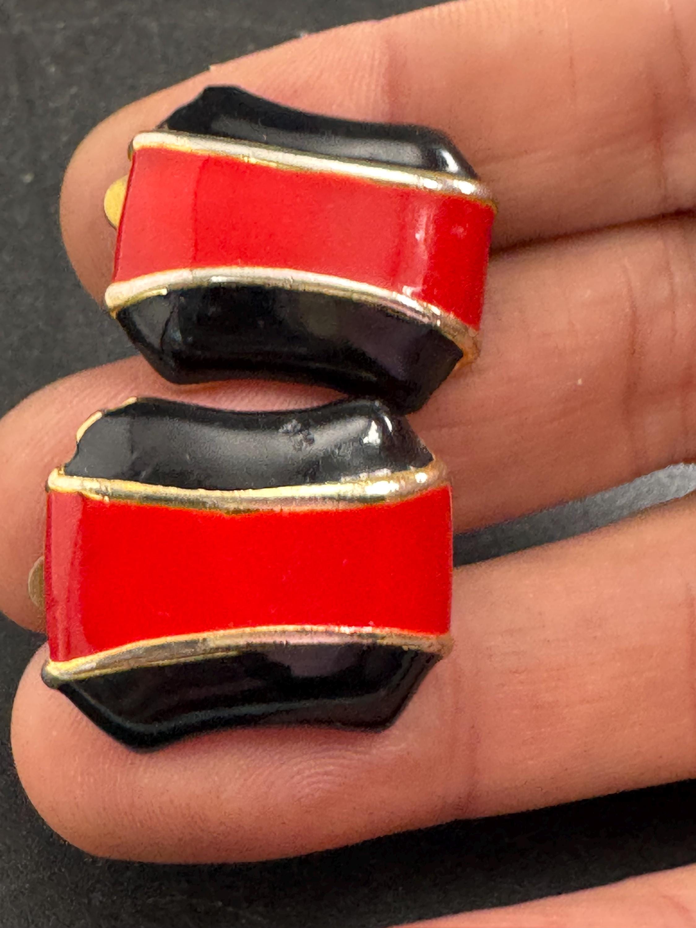 Red black Enamel Clip On Earrings: vintage gold tone