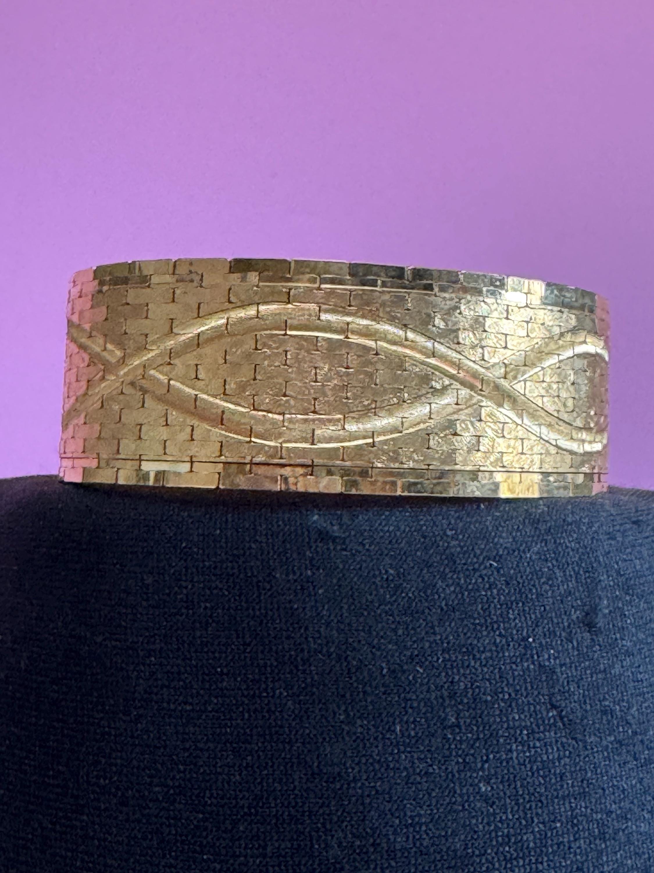 Wide gold plated flat bracelet, articulated 1970s