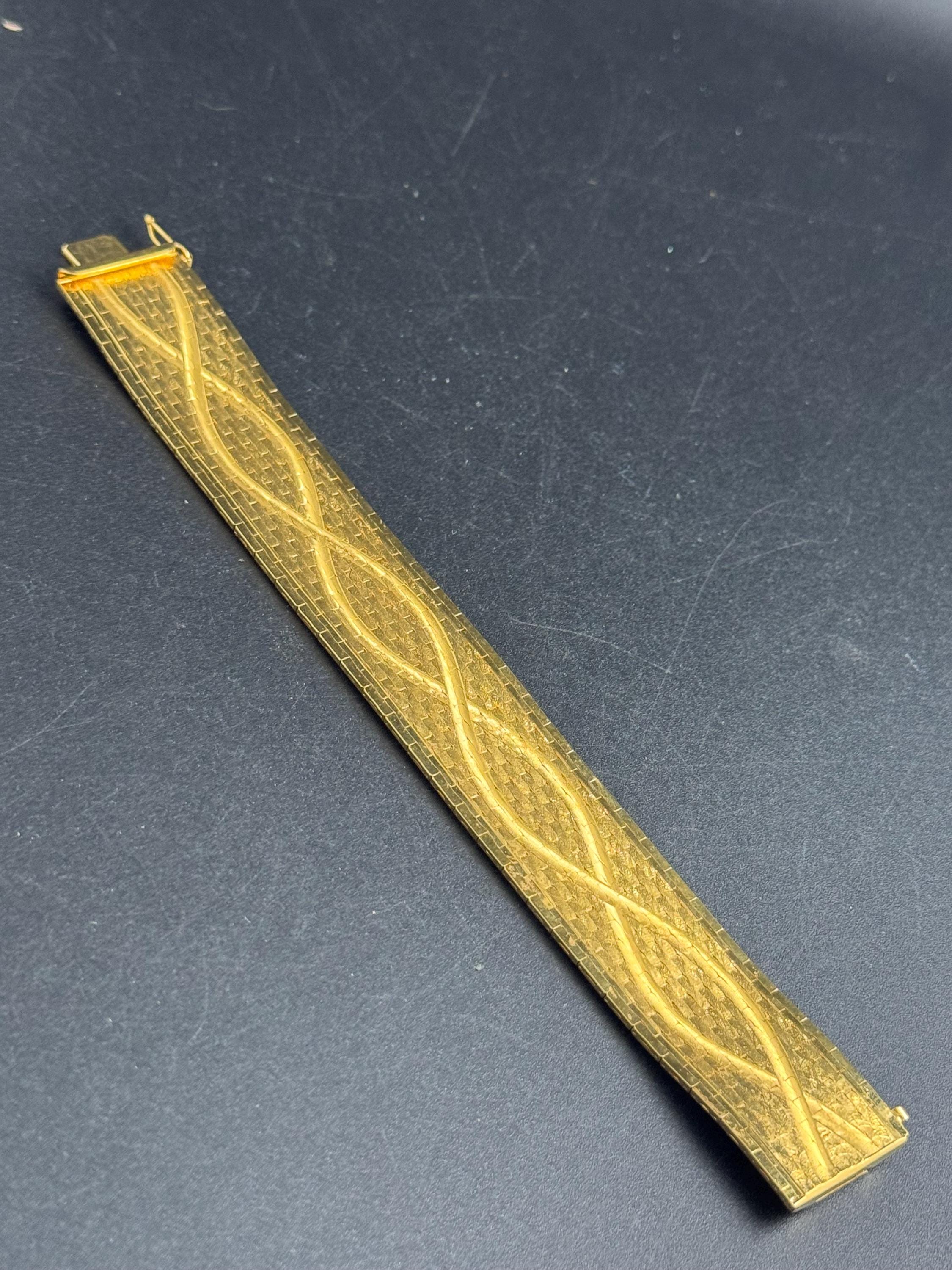 Wide gold plated flat bracelet, articulated 1970s