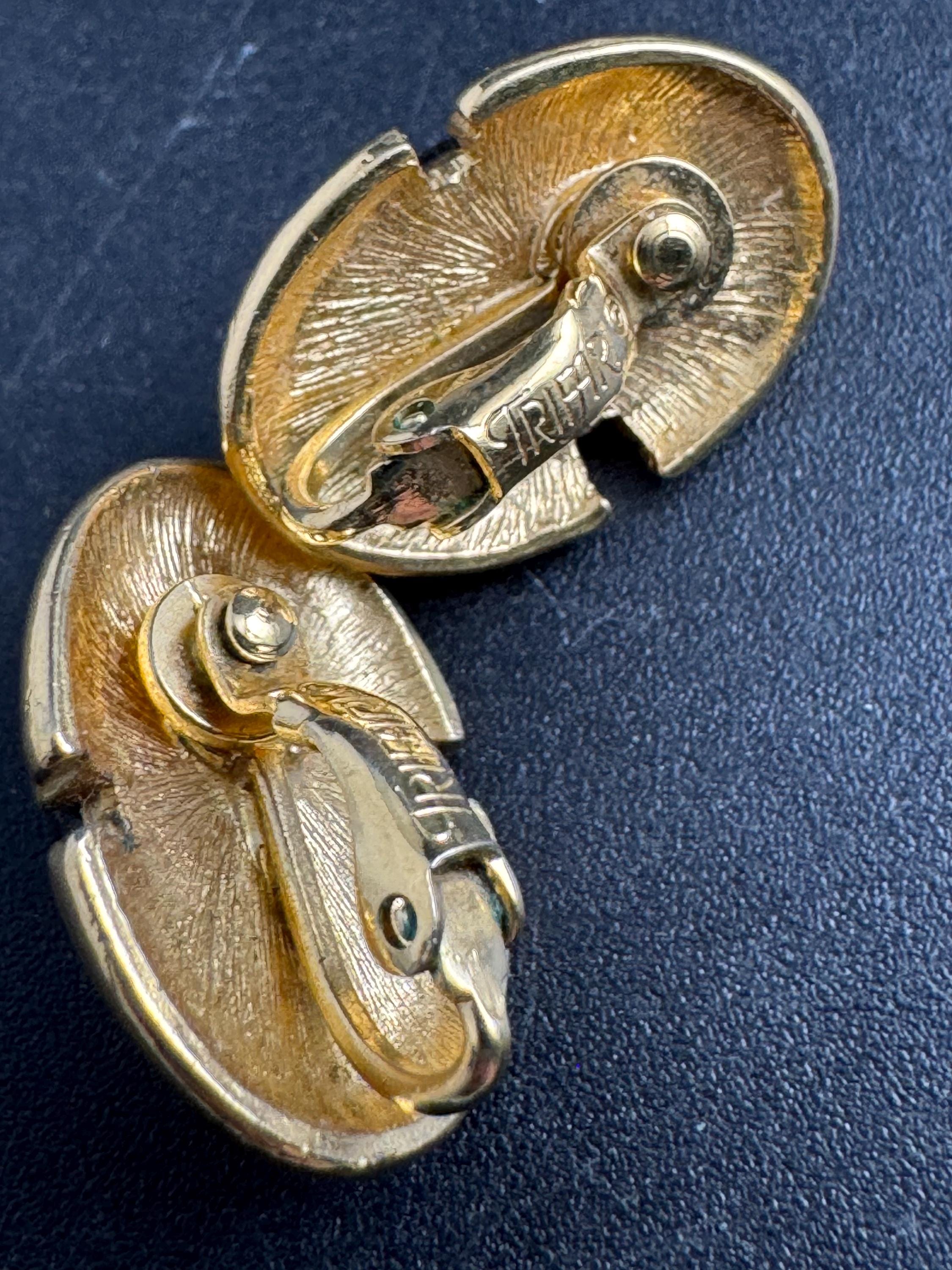 Trifari brown tortoiseshell clip on earrings, gold plated acrylic cabochons vintage