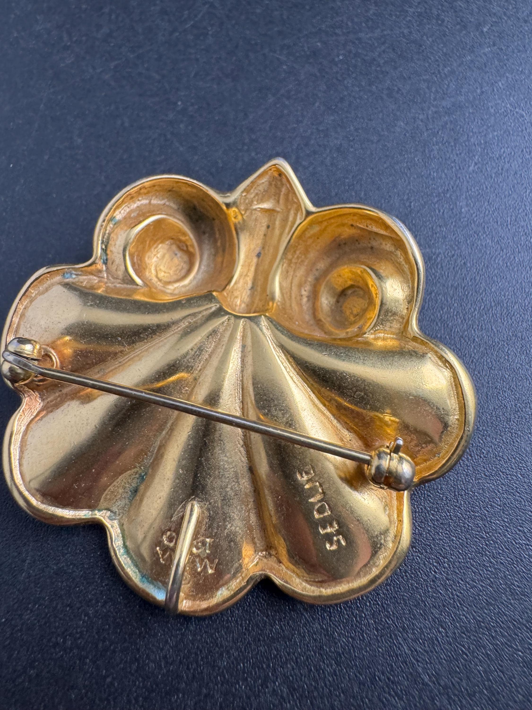 MMA gold seashell brooch pendant , metropolitan museum of art signed and vintage pin