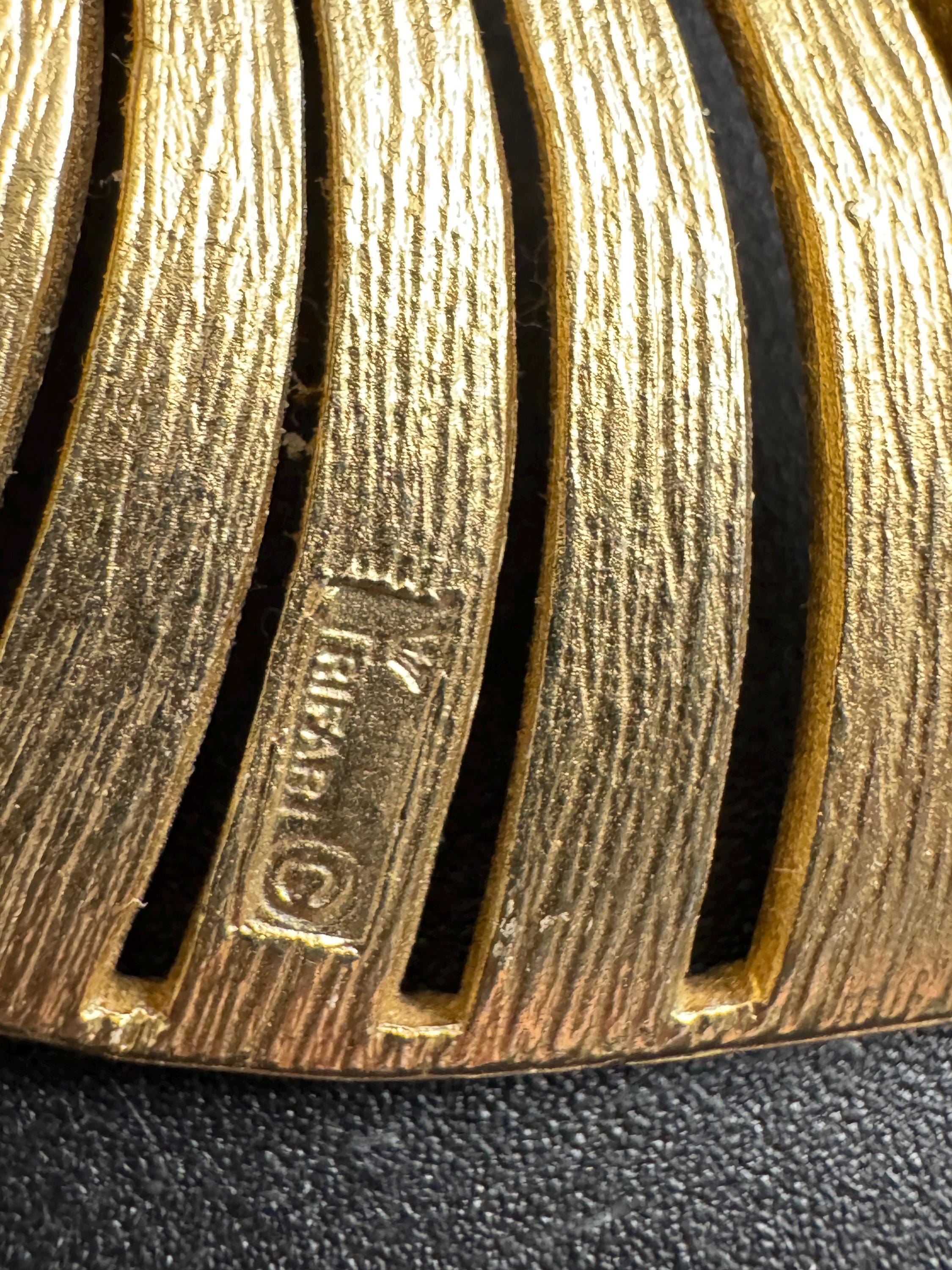 Crown Trifari stylised seashell brooch, gold plated 6cm signed