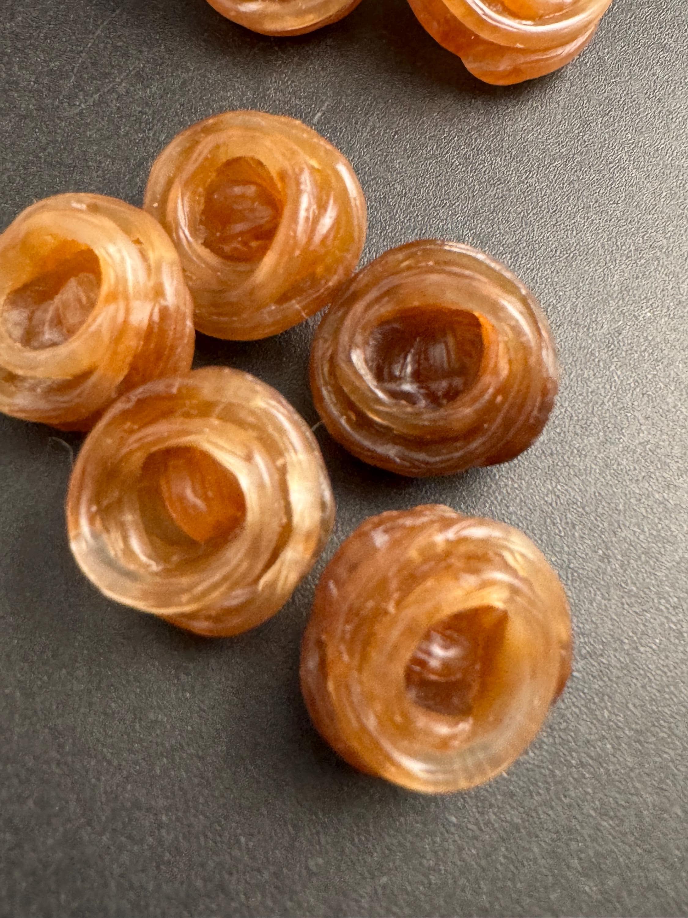 Brown floral acrylic flower buttons 5 pcs , choose 18mm or 23mm