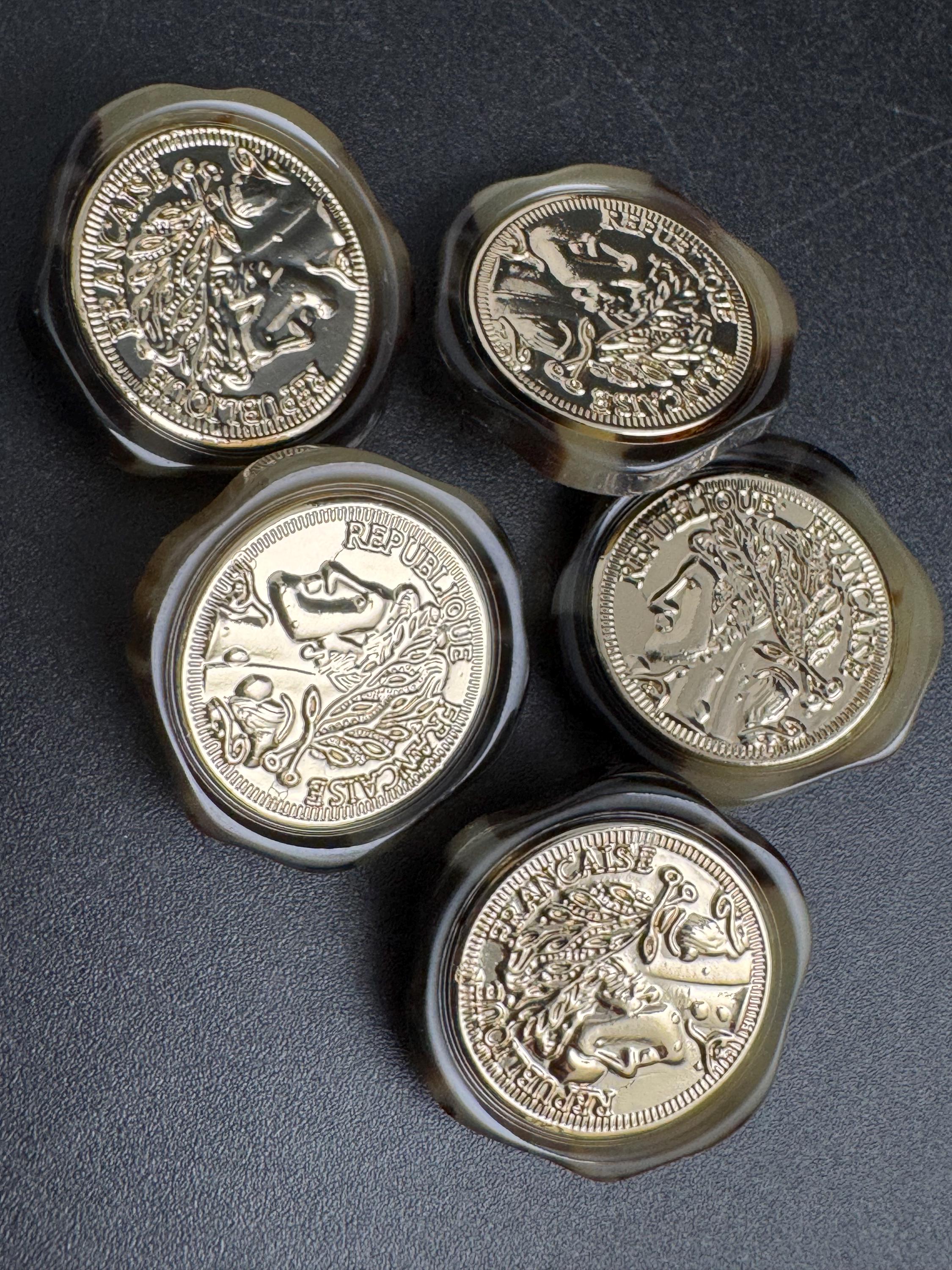 Gold coin buttons tortoiseshell mid brown acrylic surround, choose size 25mm or 18mm ( 5pcs)