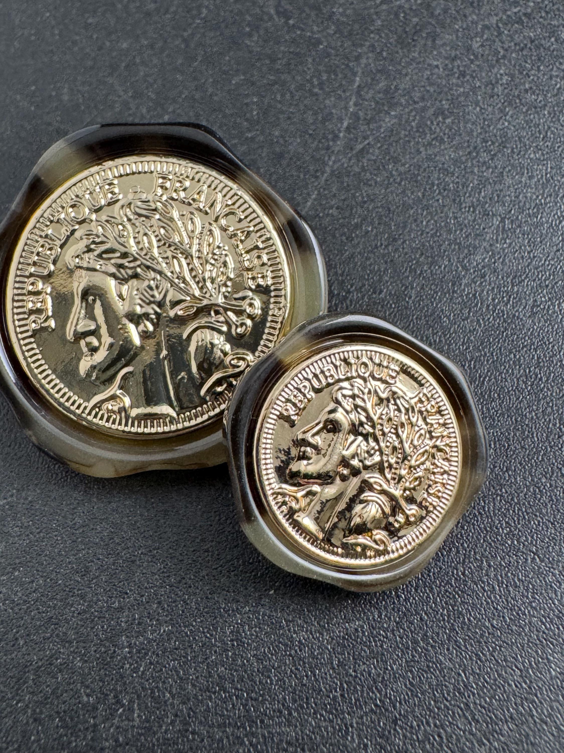 Gold coin buttons tortoiseshell mid brown acrylic surround, choose size 25mm or 18mm ( 5pcs)