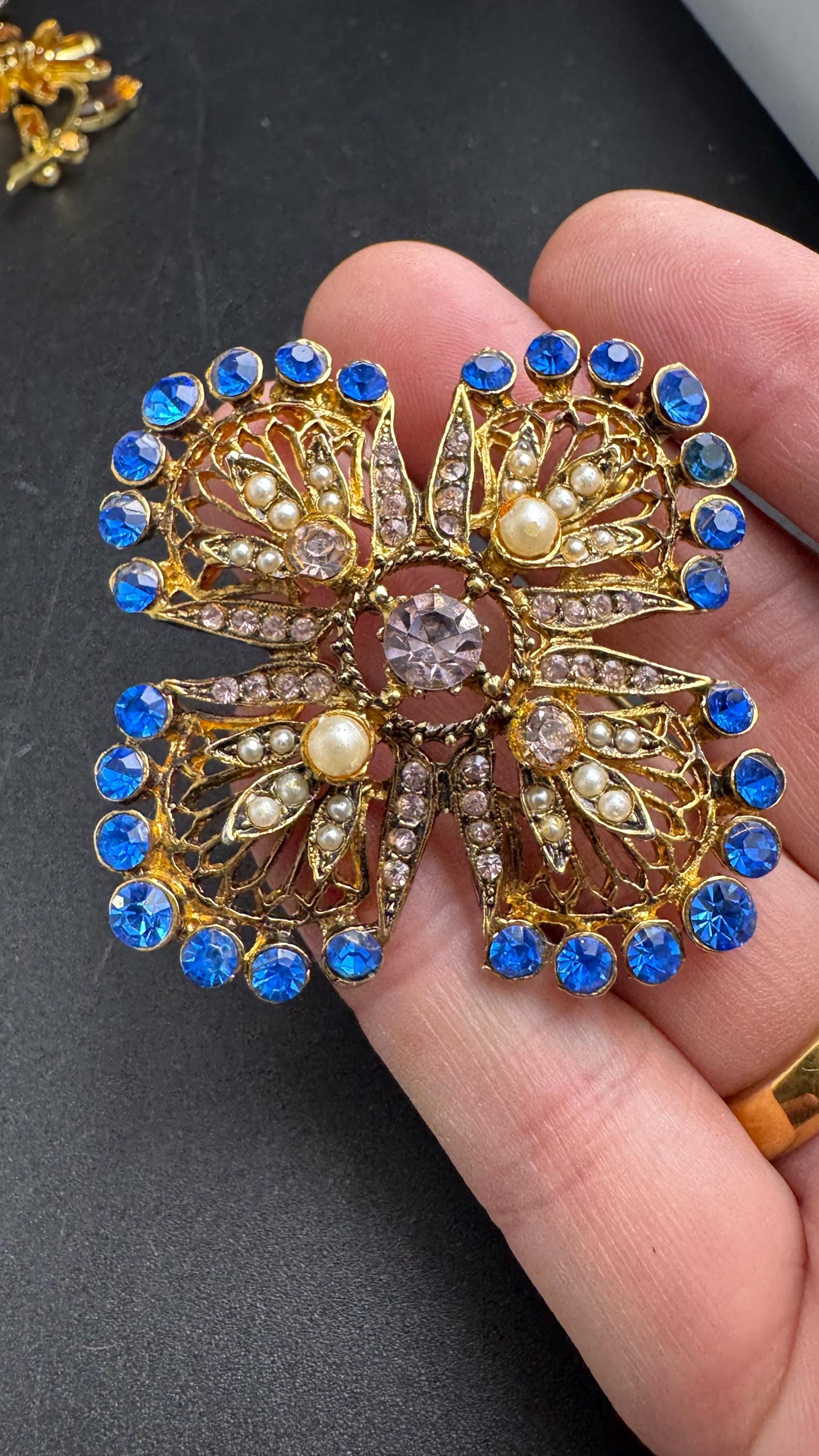 Hollywood blue Sapphire diamanté Brooch, gold tone with seed pearls  vintage