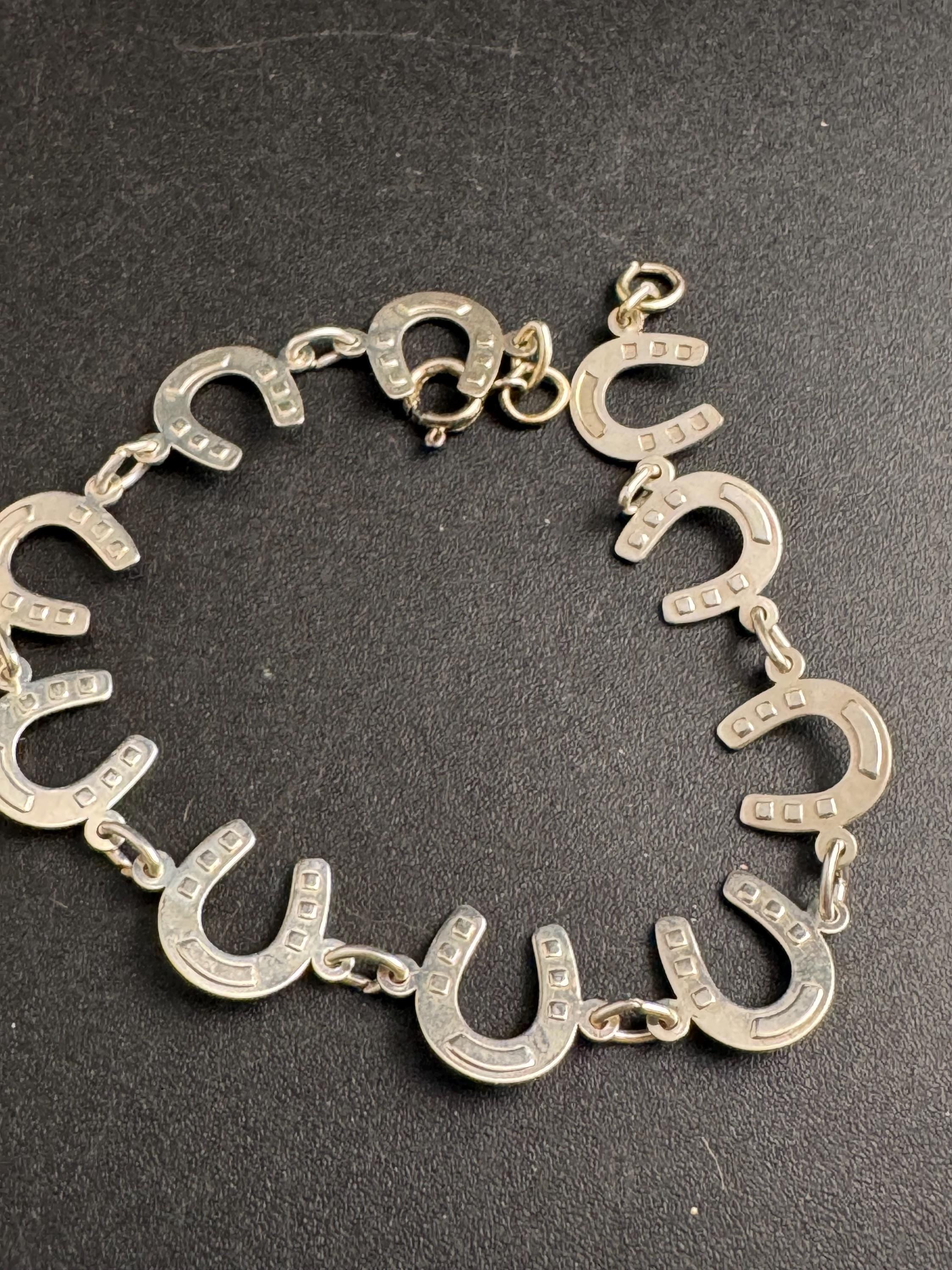 925 Horseshoe Bracelet -  Vintage Sterling Silver dainty piece