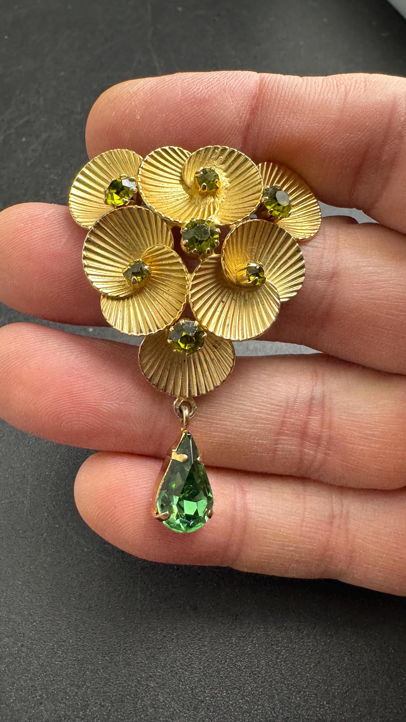 Vintage MCM emerald dropper brooch, green rhinestone glass 1950s