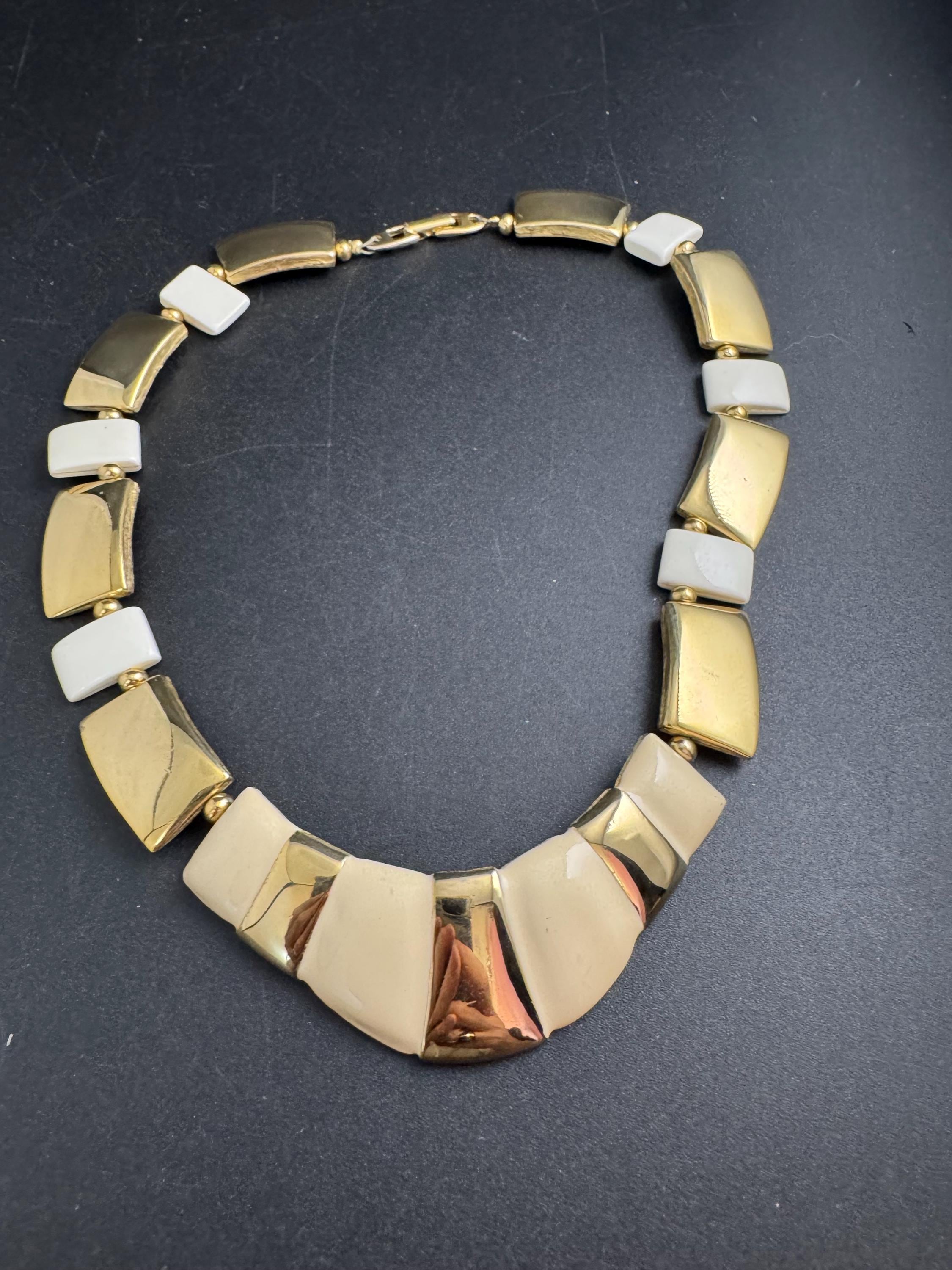 Signed NAPIER cream Enamel Choker: petite neck Vintage Gold Tone chain necklace