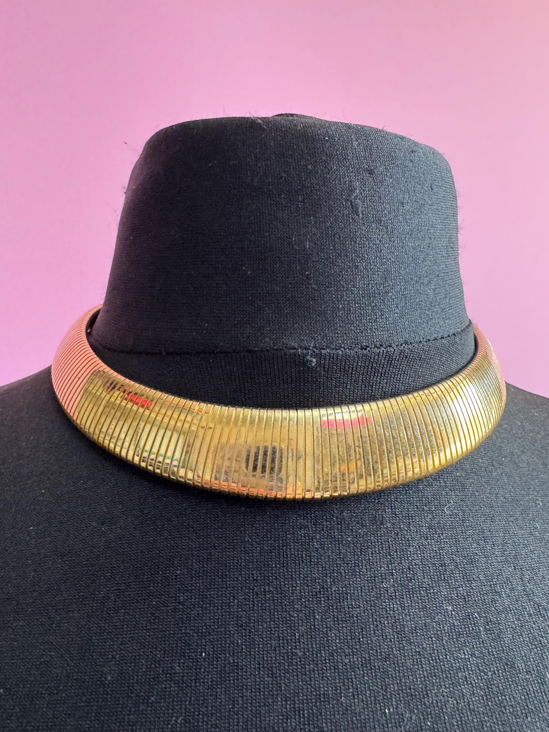 Wide gold omega choker necklace, statement piece 80s vintage