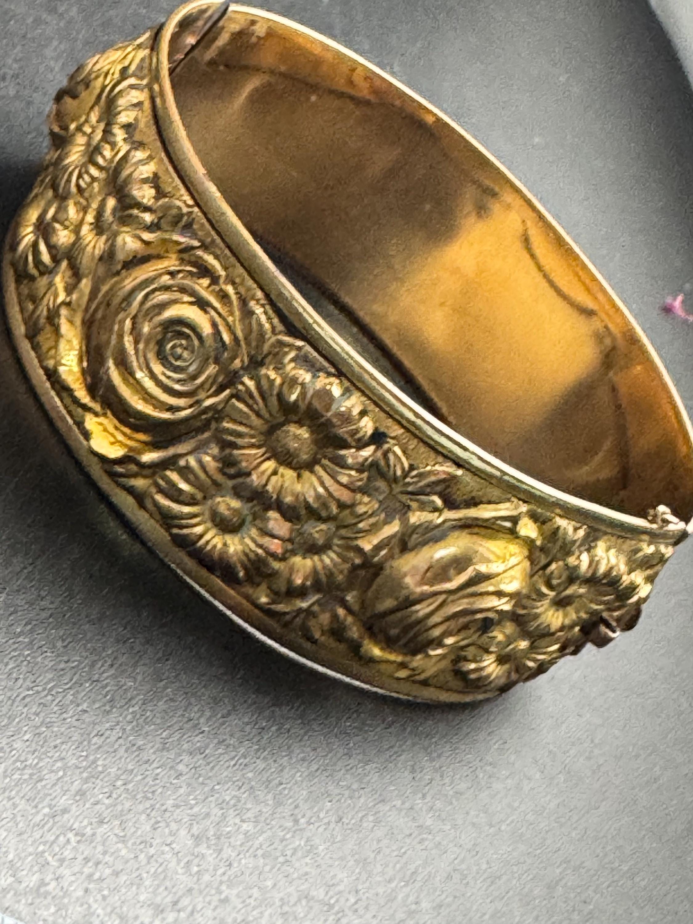 Victorian repousse work bangle :  wide brass floral