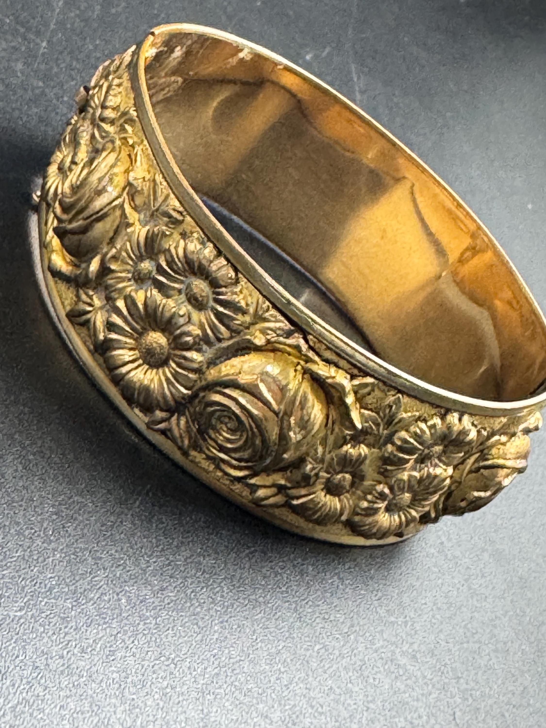 Victorian repousse work bangle :  wide brass floral