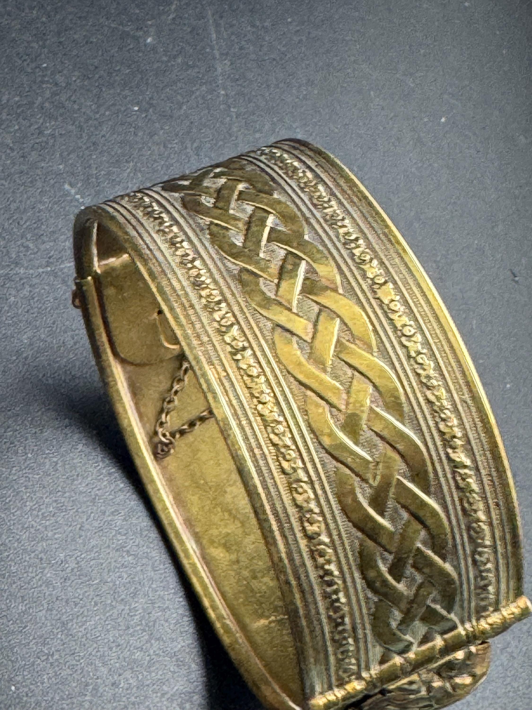 Victorian repousse work bangle :  wide brass floral