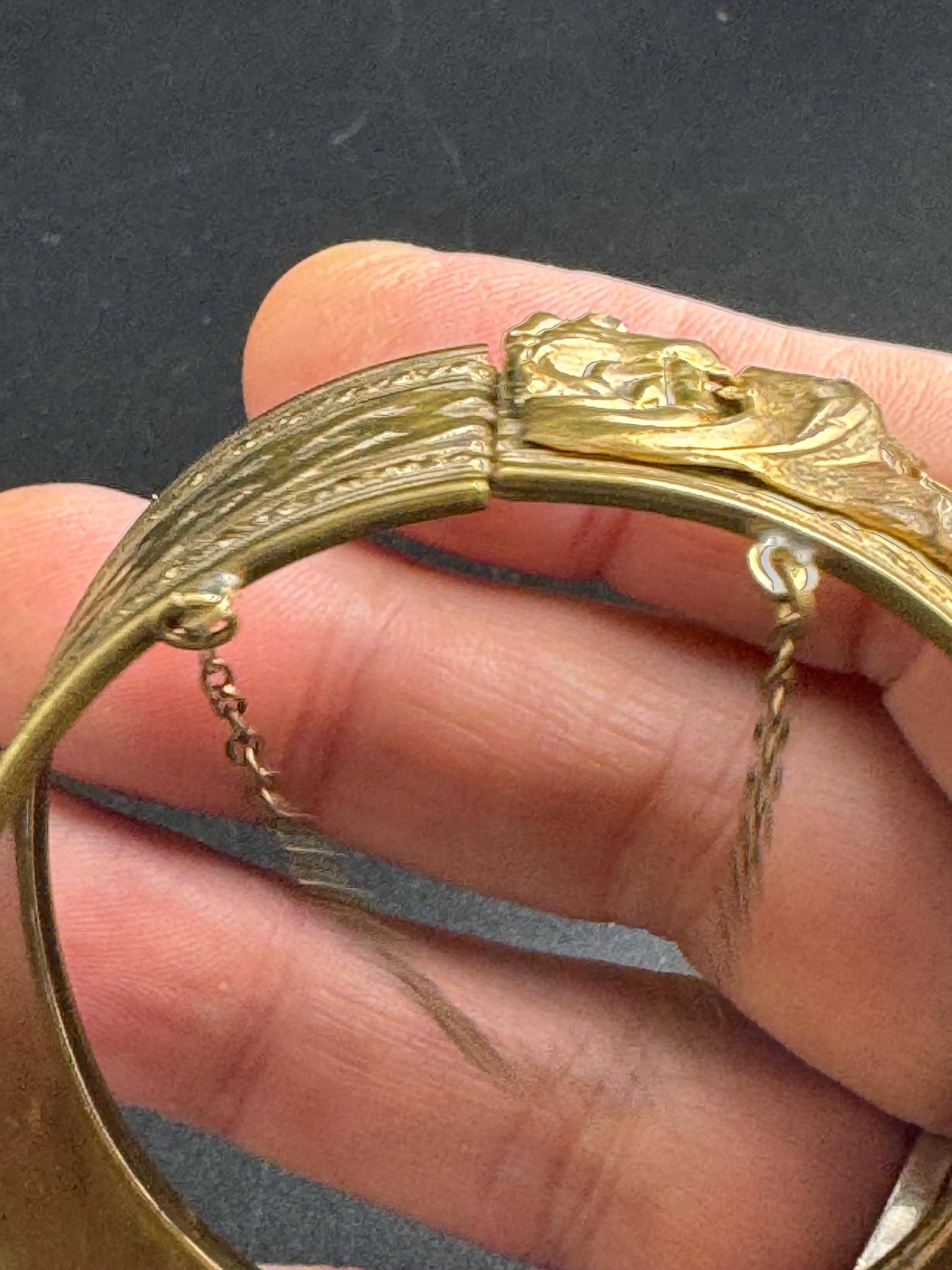 Victorian repousse work bangle :  wide brass floral