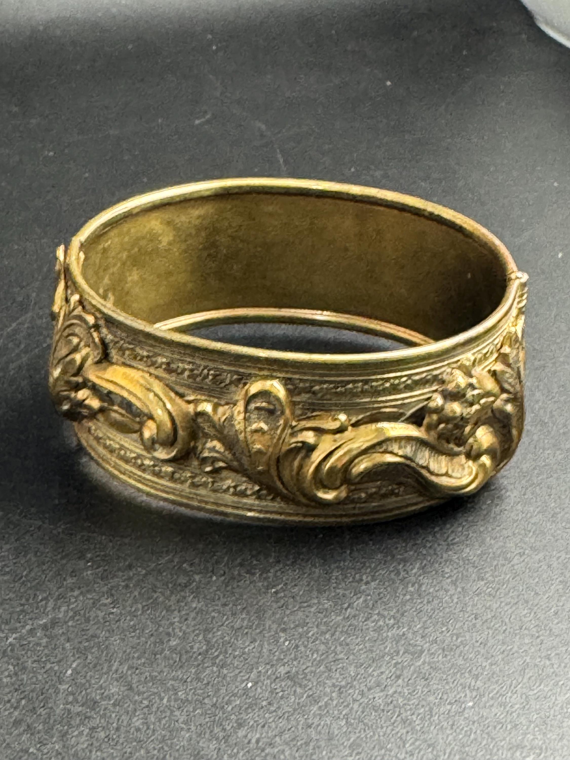 Victorian repousse work bangle :  wide brass floral