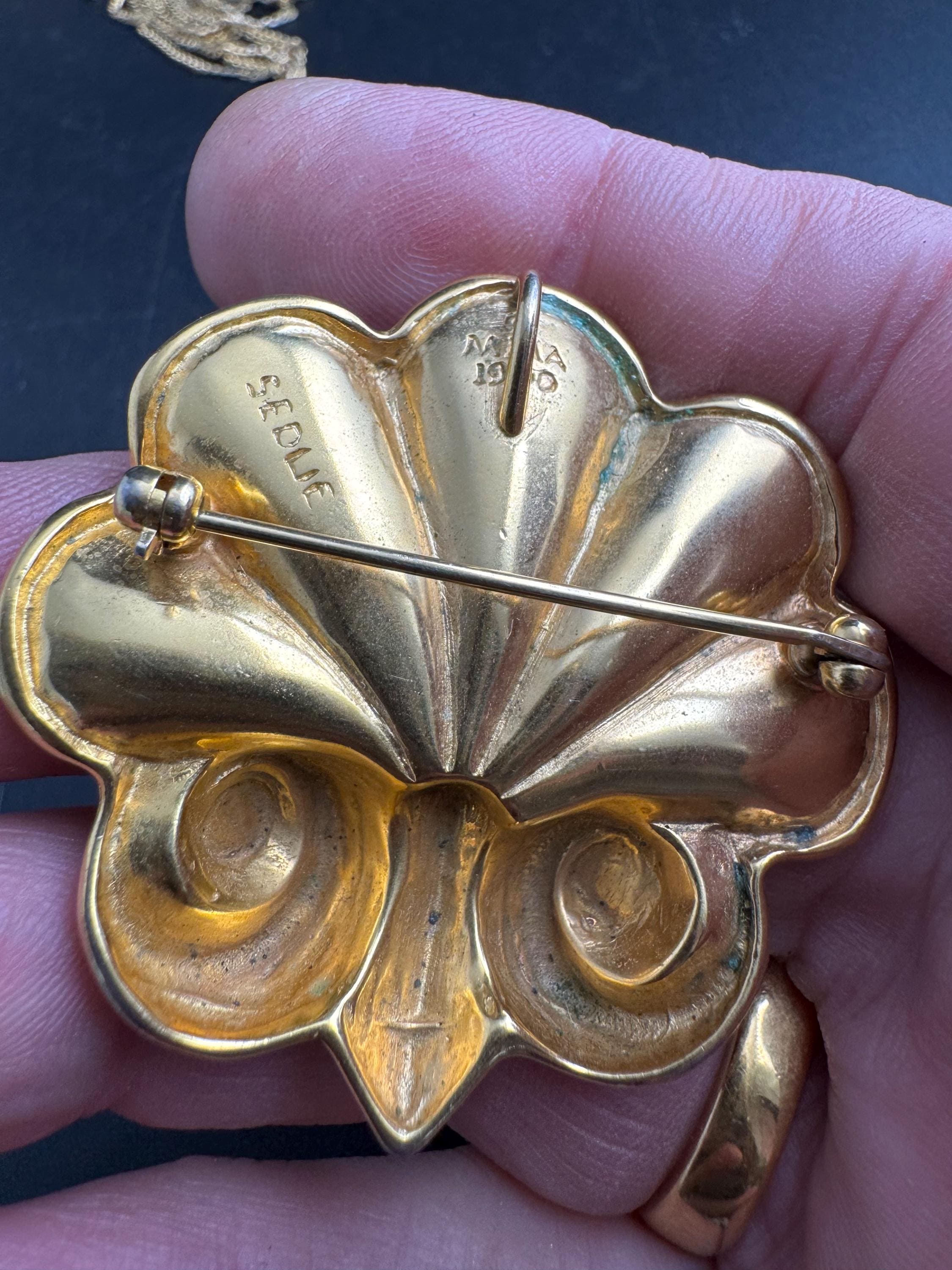 MMA gold seashell brooch pendant , metropolitan museum of art signed and vintage pin