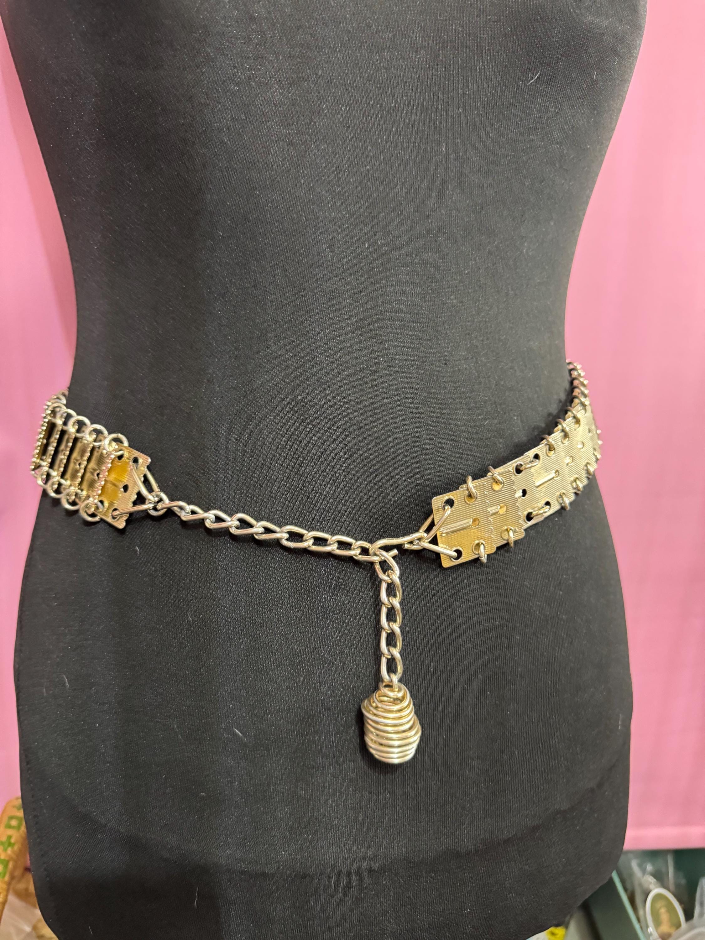 gold Eloxal link wide chain belt, fits 83 to 94cm articulated panels 1970s vintage fashion