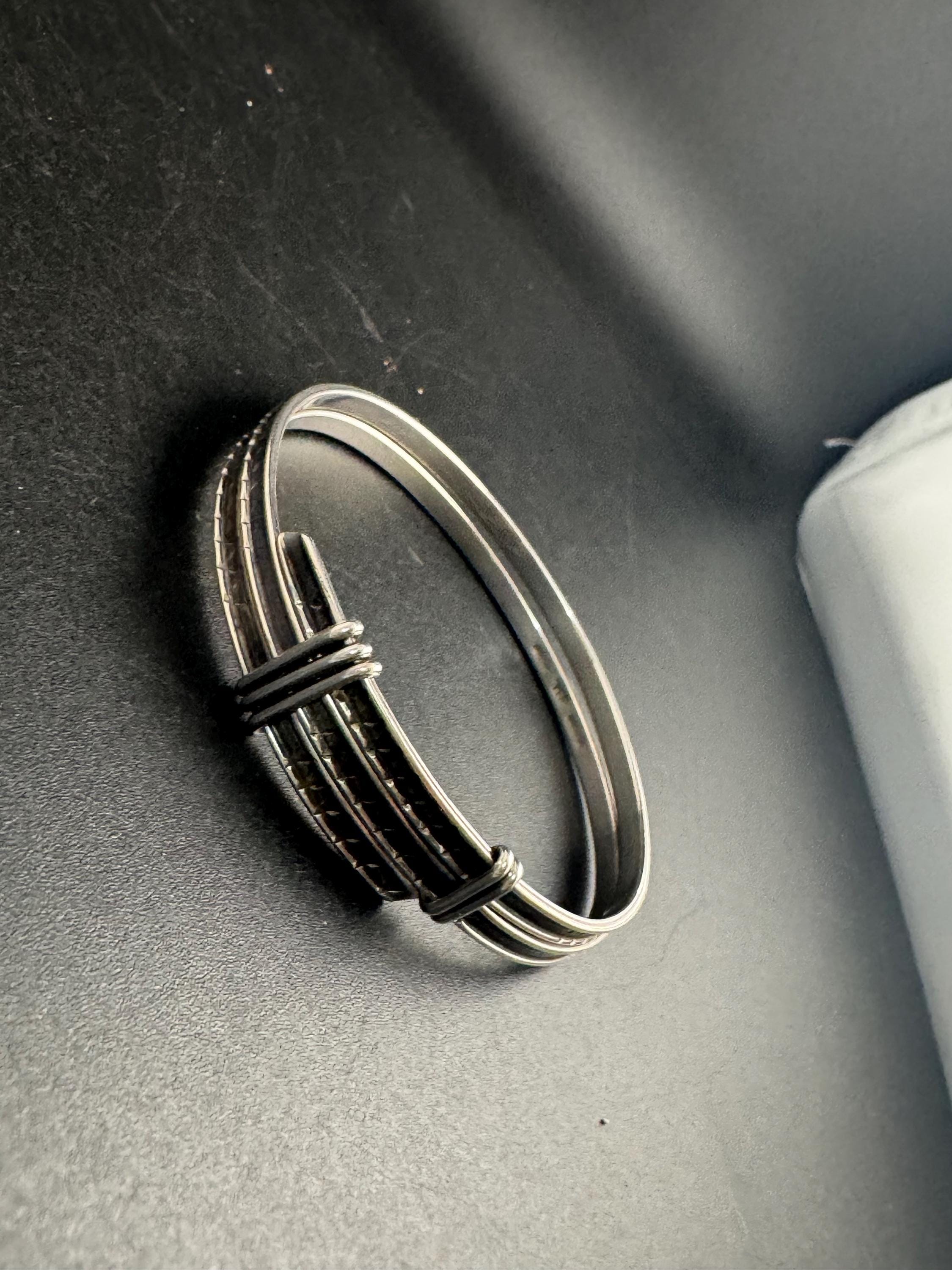 925 Sterling silver modernist bangle, adjustable fit 21.9 grams