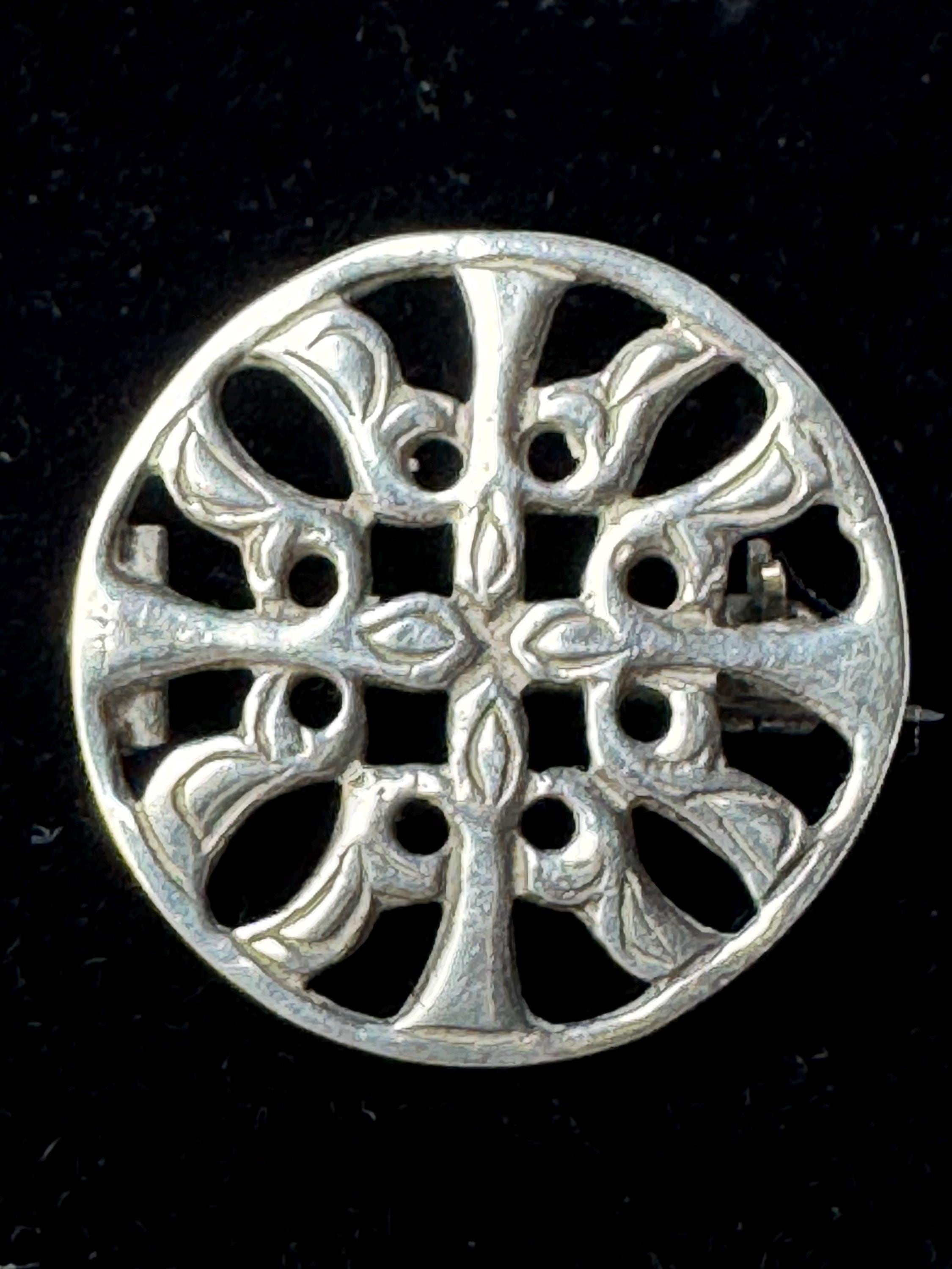 Iona silver Scottish Brooch: Arts and Crafts Celtic jewellery 925 sterling