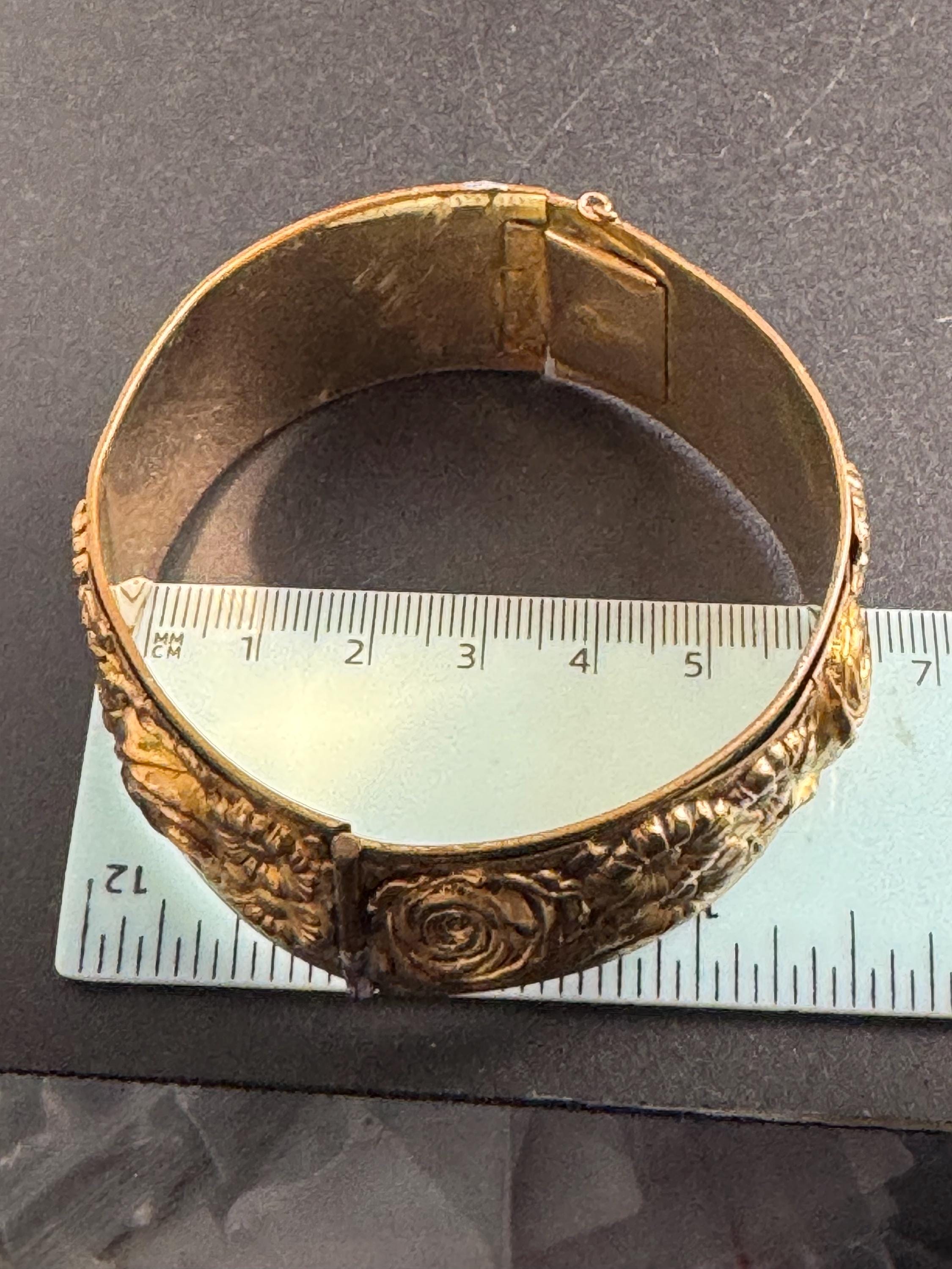 Victorian repousse work bangle :  wide brass floral