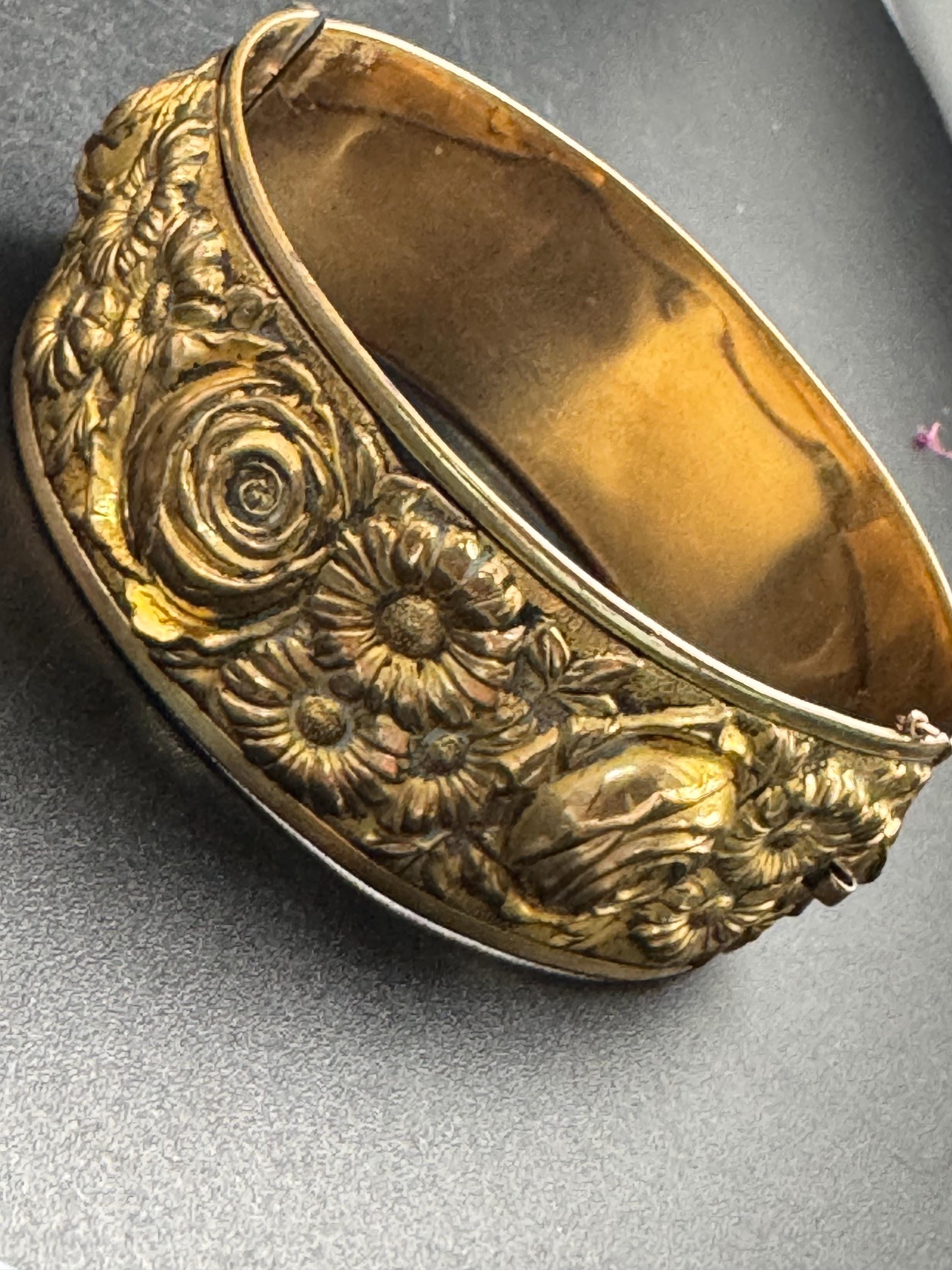 Victorian repousse work bangle :  wide brass floral