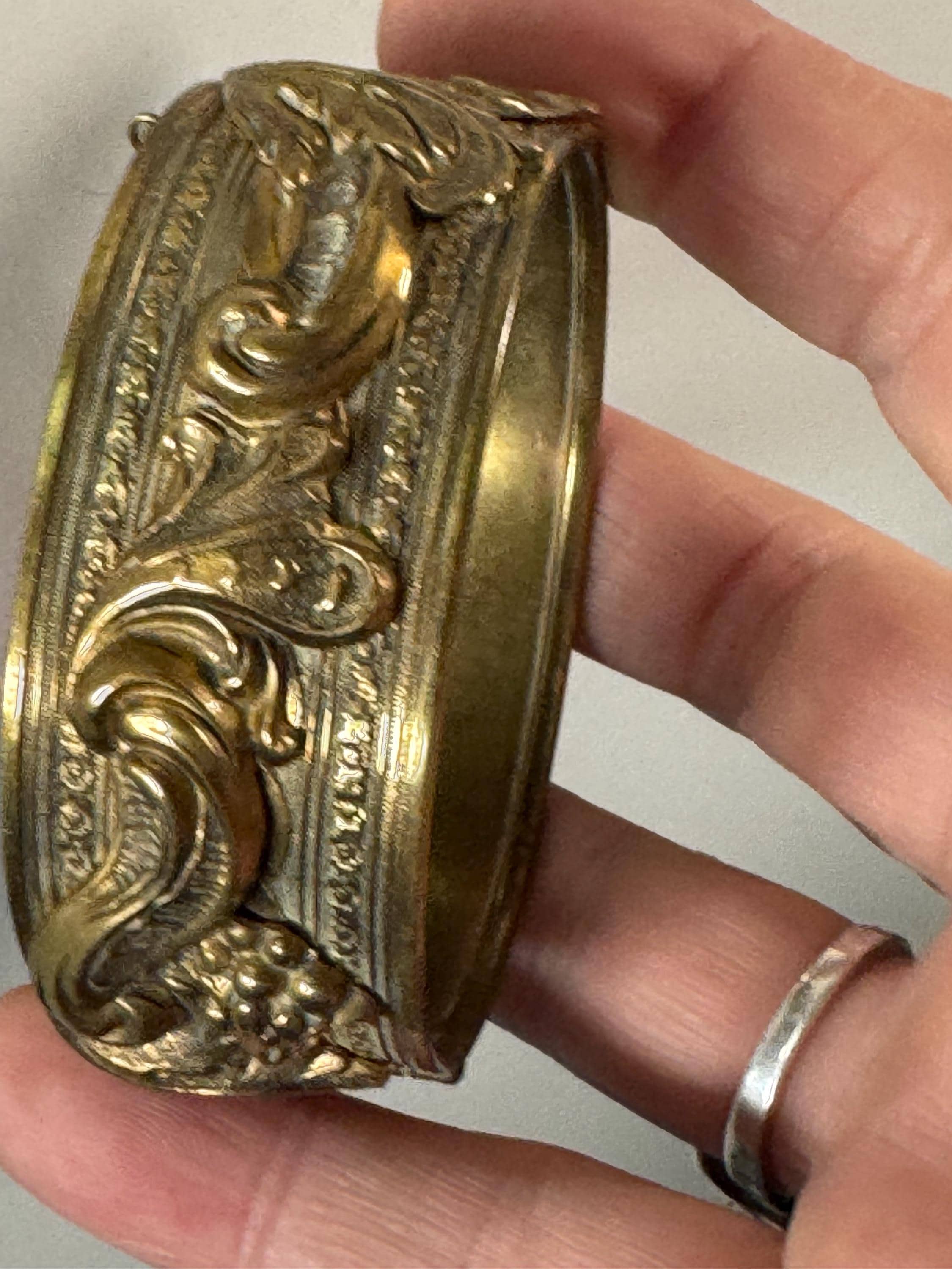 Victorian repousse work bangle :  wide brass floral