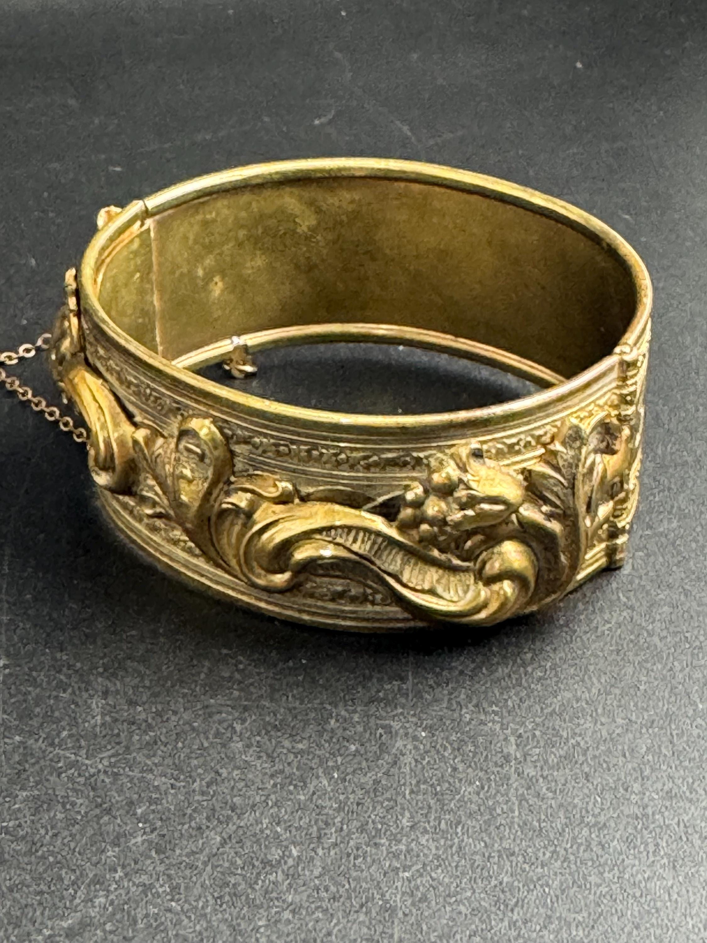Victorian repousse work bangle :  wide brass floral