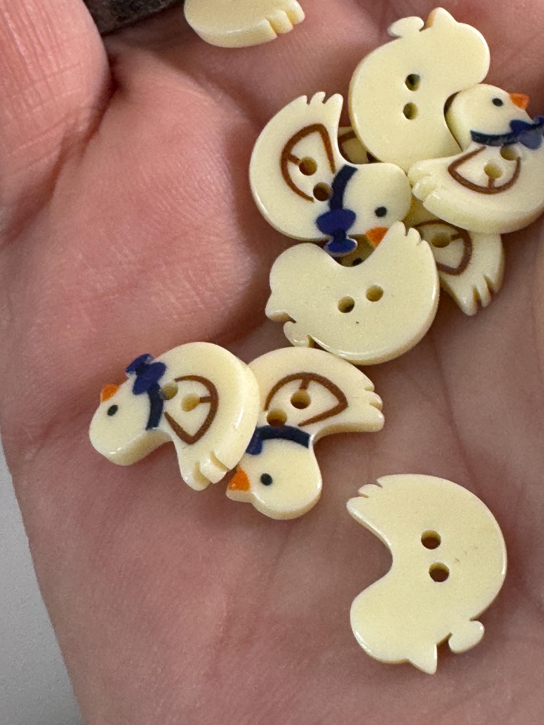 14mm duck Buttons: cream acrylic 2 hole Buttons, Set of 5 pieces