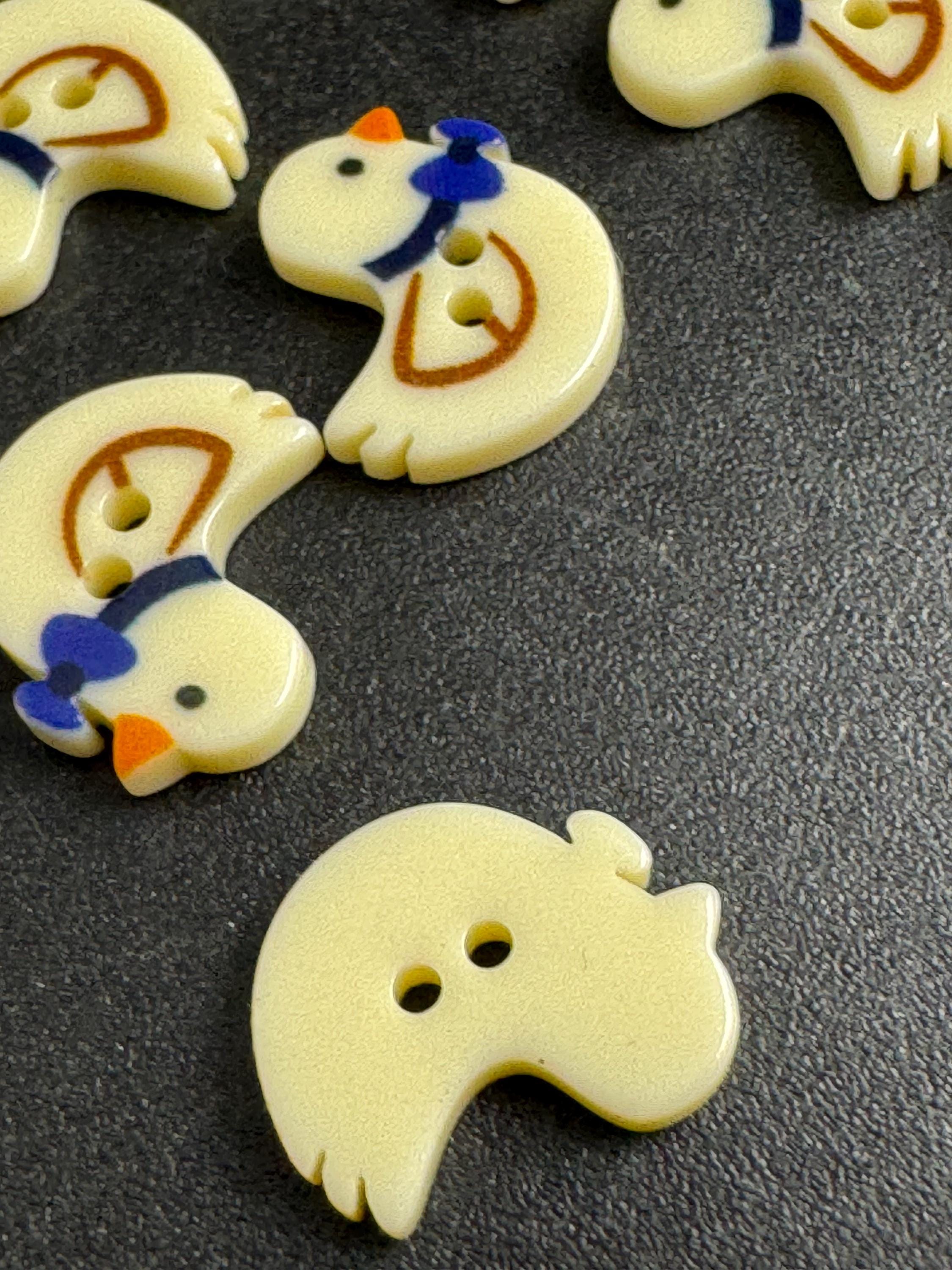 14mm duck Buttons: cream acrylic 2 hole Buttons, Set of 5 pieces