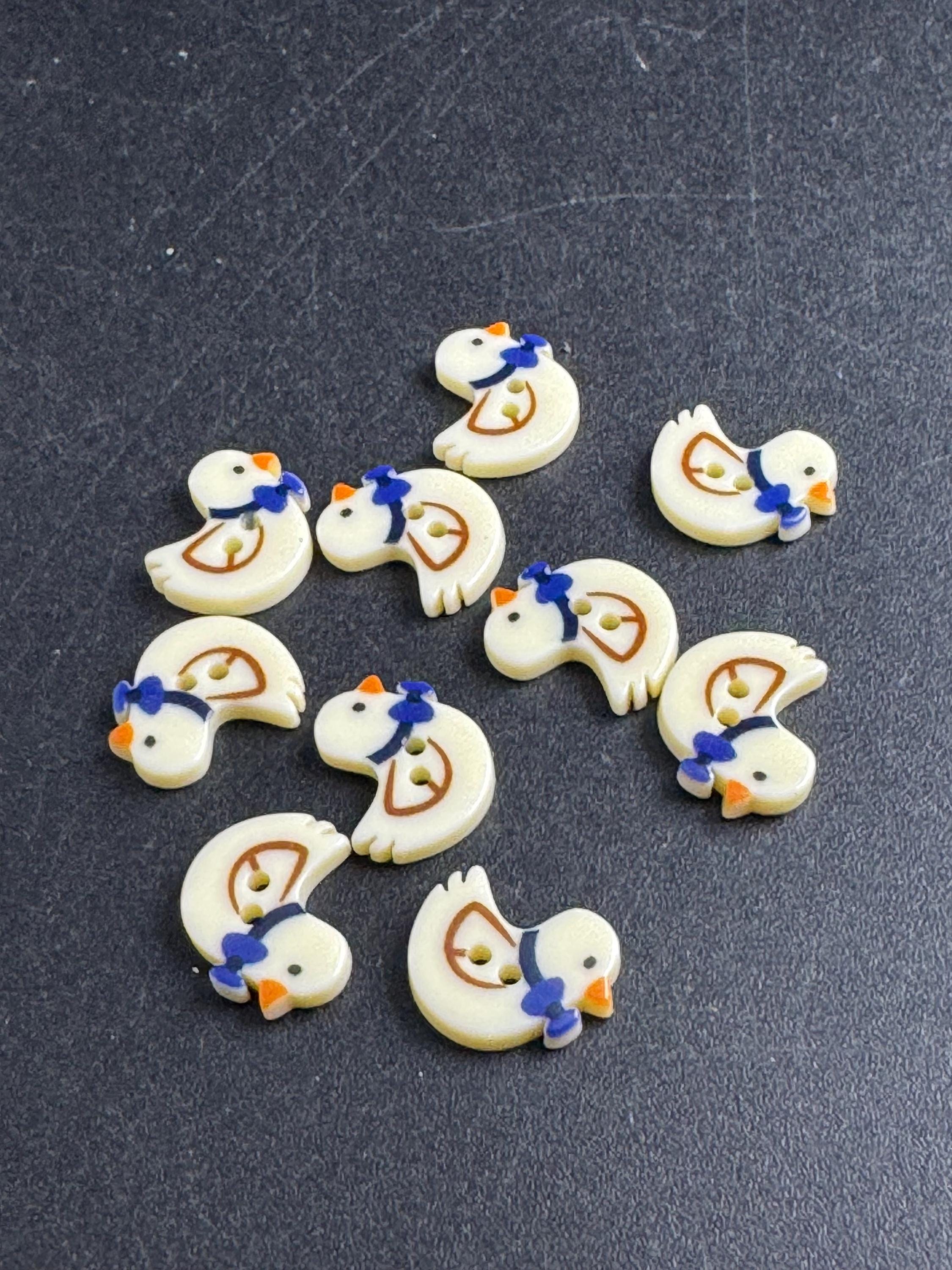 14mm duck Buttons: cream acrylic 2 hole Buttons, Set of 5 pieces