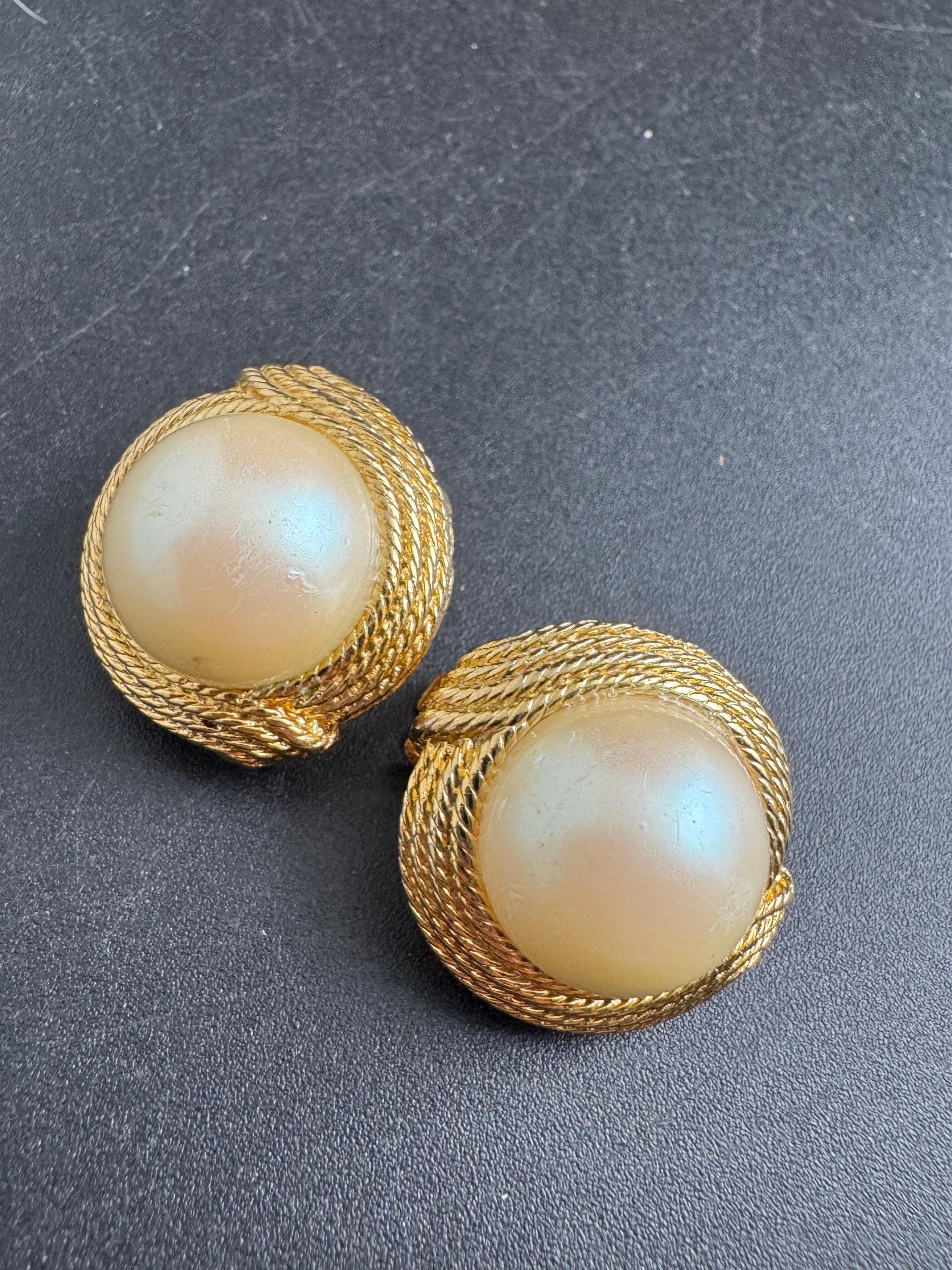 pearl clip on earrings, rope twist edge gold tone domed  , vintage retro