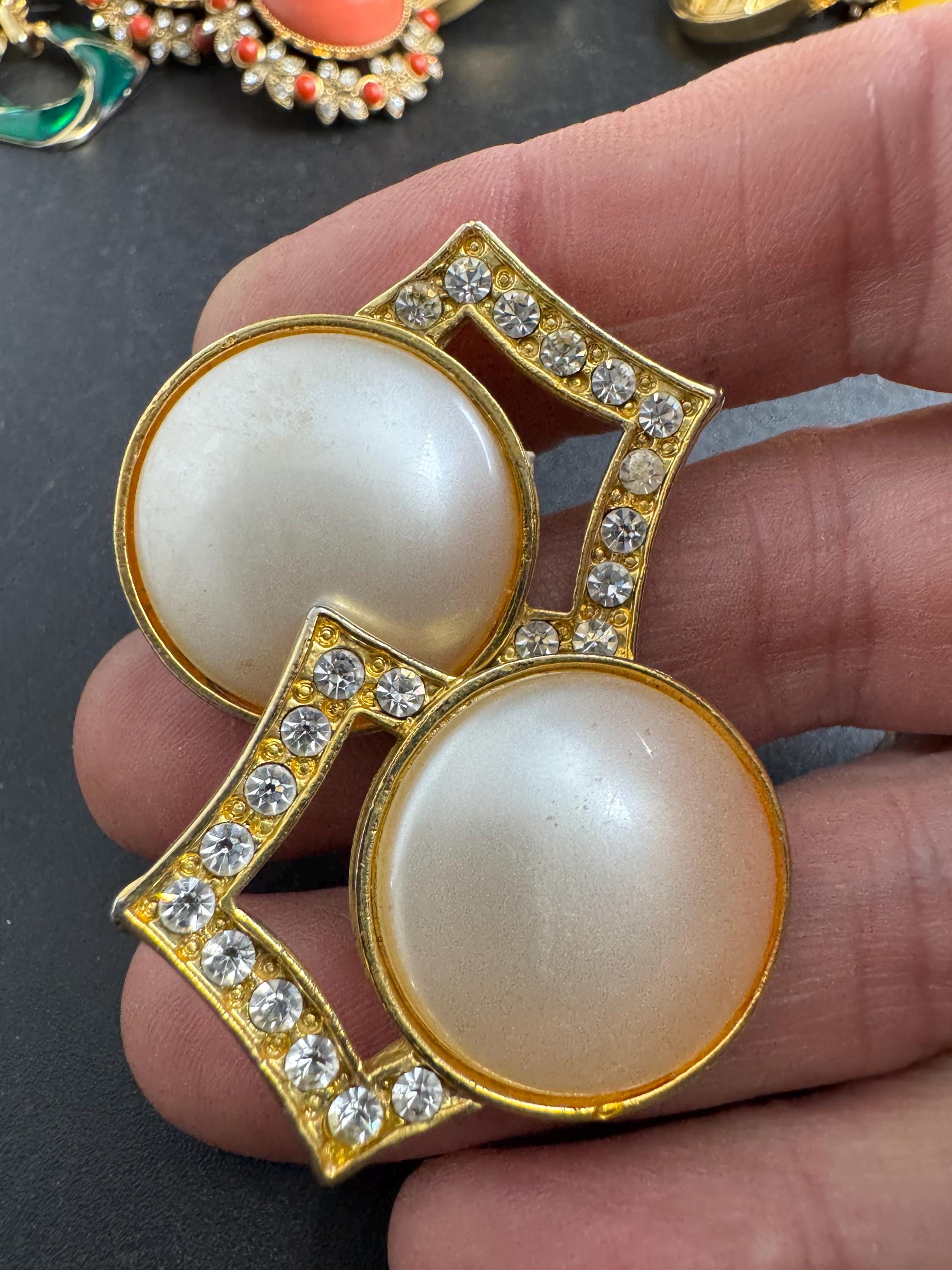 rhinestone & pearl clip on earrings, gold tone round disc and domed  , vintage retro