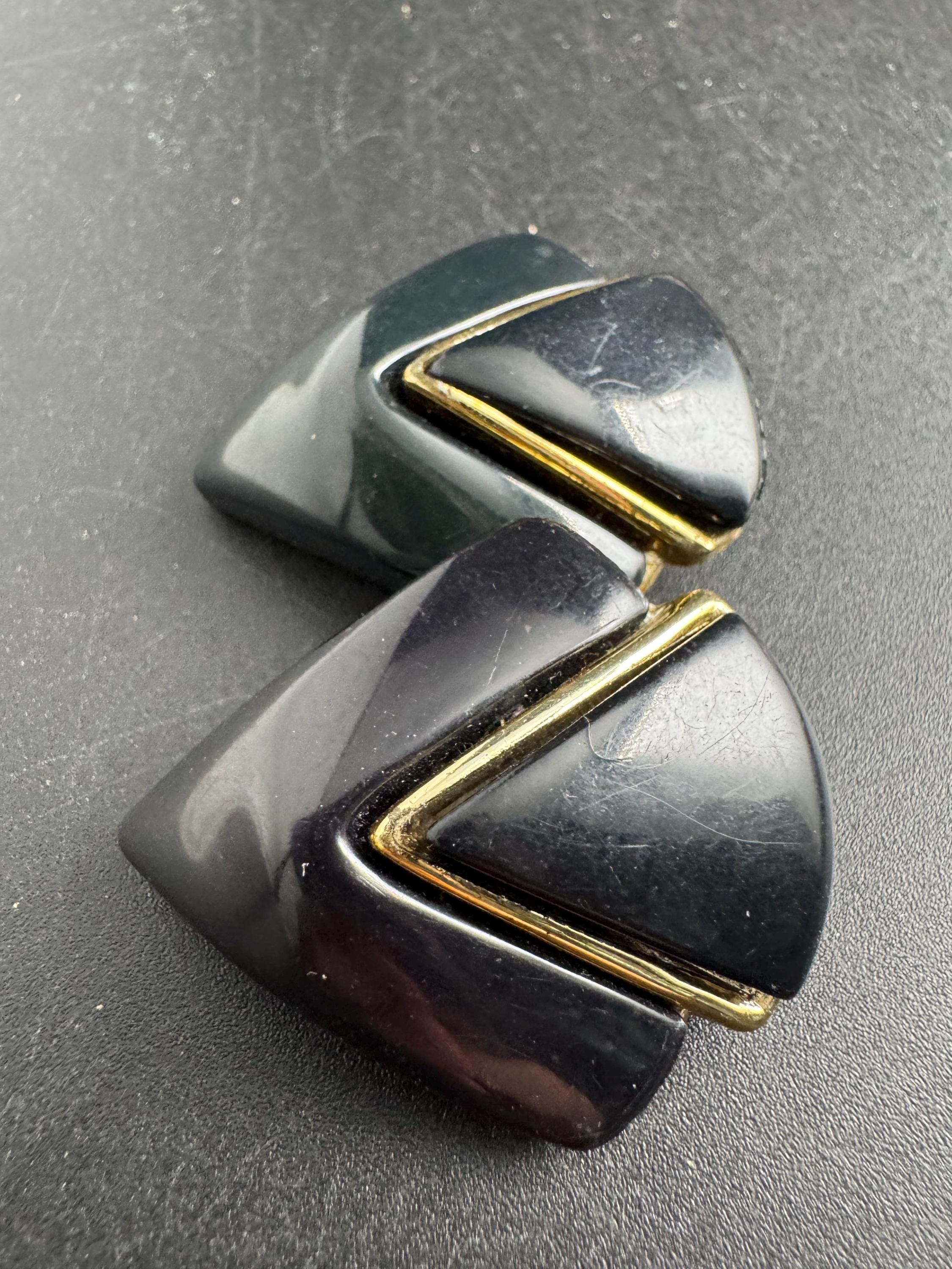 Big plastic Clip on earrings, black and gold arrow geometric style