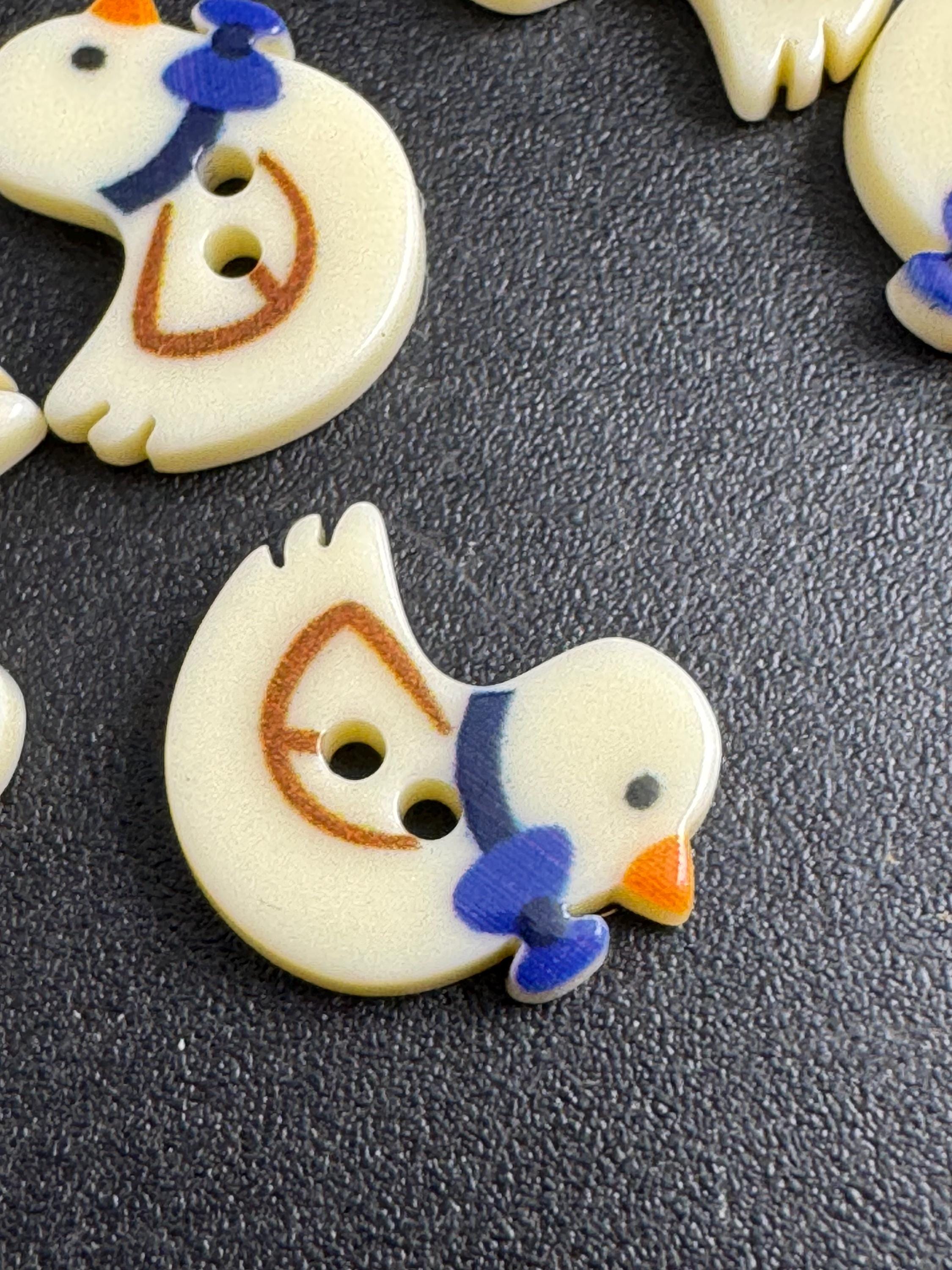 14mm duck Buttons: cream acrylic 2 hole Buttons, Set of 5 pieces