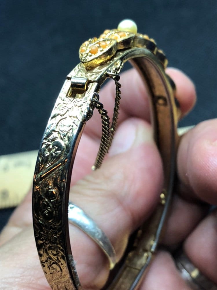 Vintage gold tone orange coral faux pearl ornate engraved bangle bracelet
