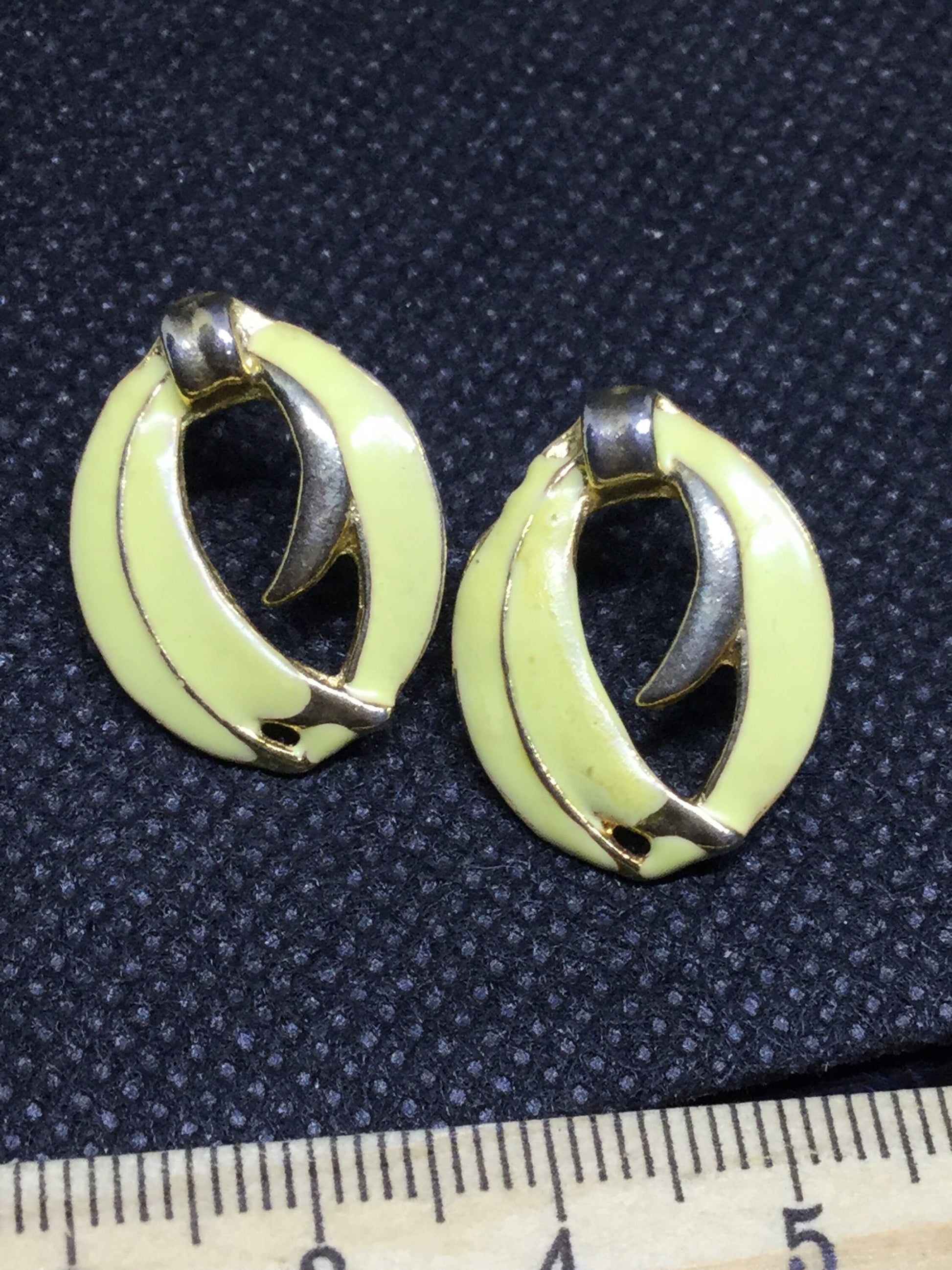 Vintage Gold tone soft primrose yellow enamel pair stud earrings pierced