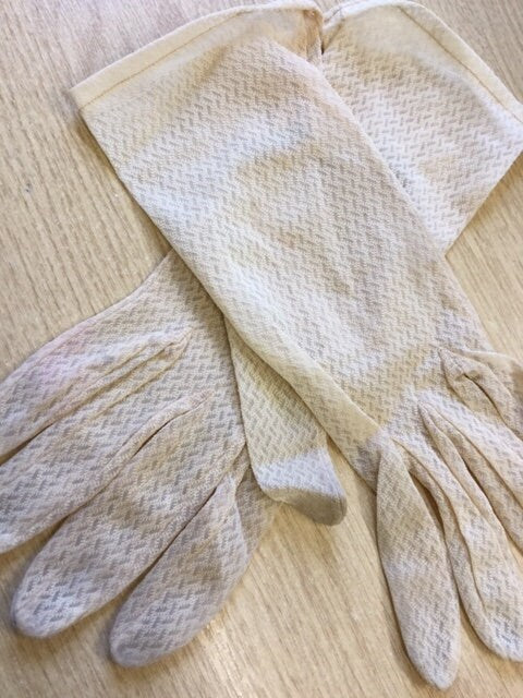 apx size 6.5 neutral beige natural vintage gloves short mid length Vintage
