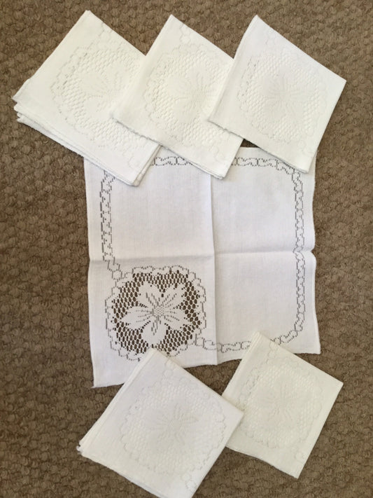 Set 6 napkins embroidered machine cut out floral flowers white