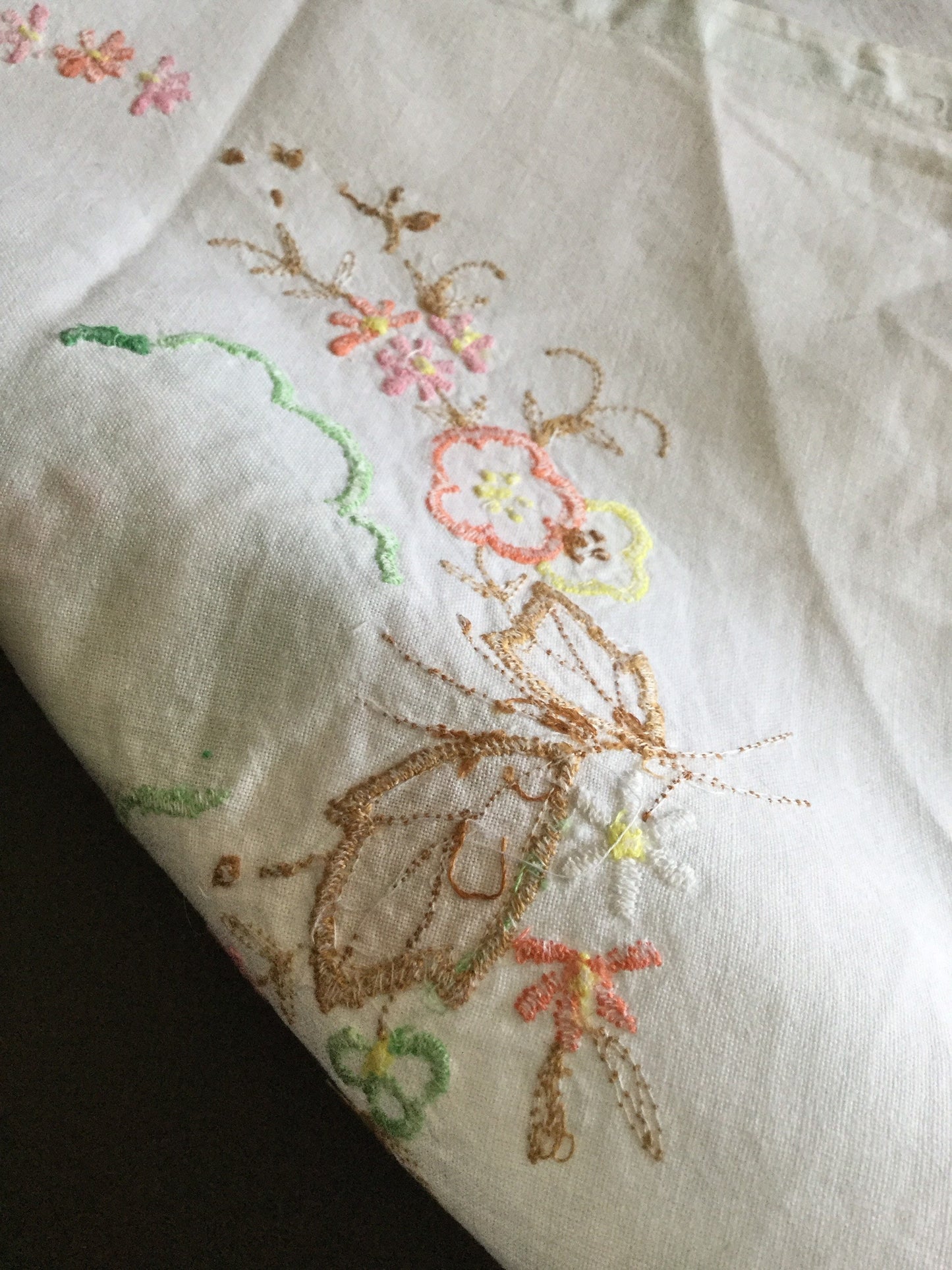 Vintage embroidered pretty floral linen tray cloth place setting mat