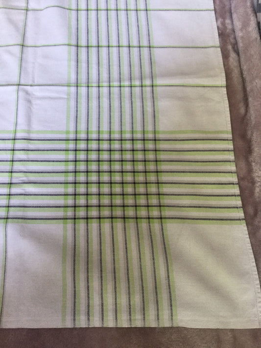 107cm square Vintage retro spring green and white checked large check tablecloth ideal table cloth for garden alfresco eating 46inches