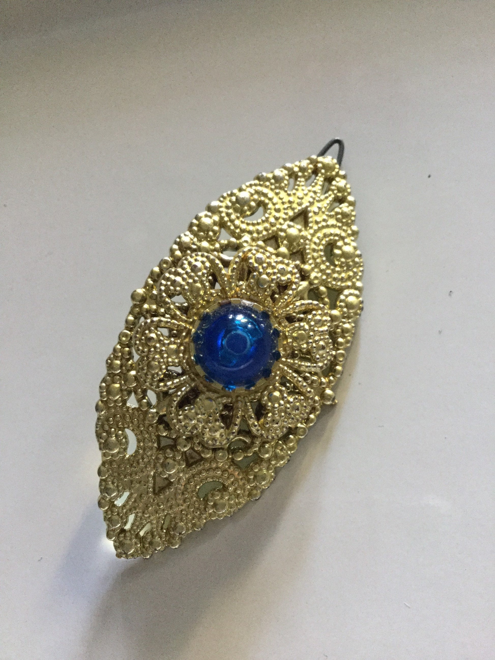 gold tone filigree plastic blue plastic Floral hair clip